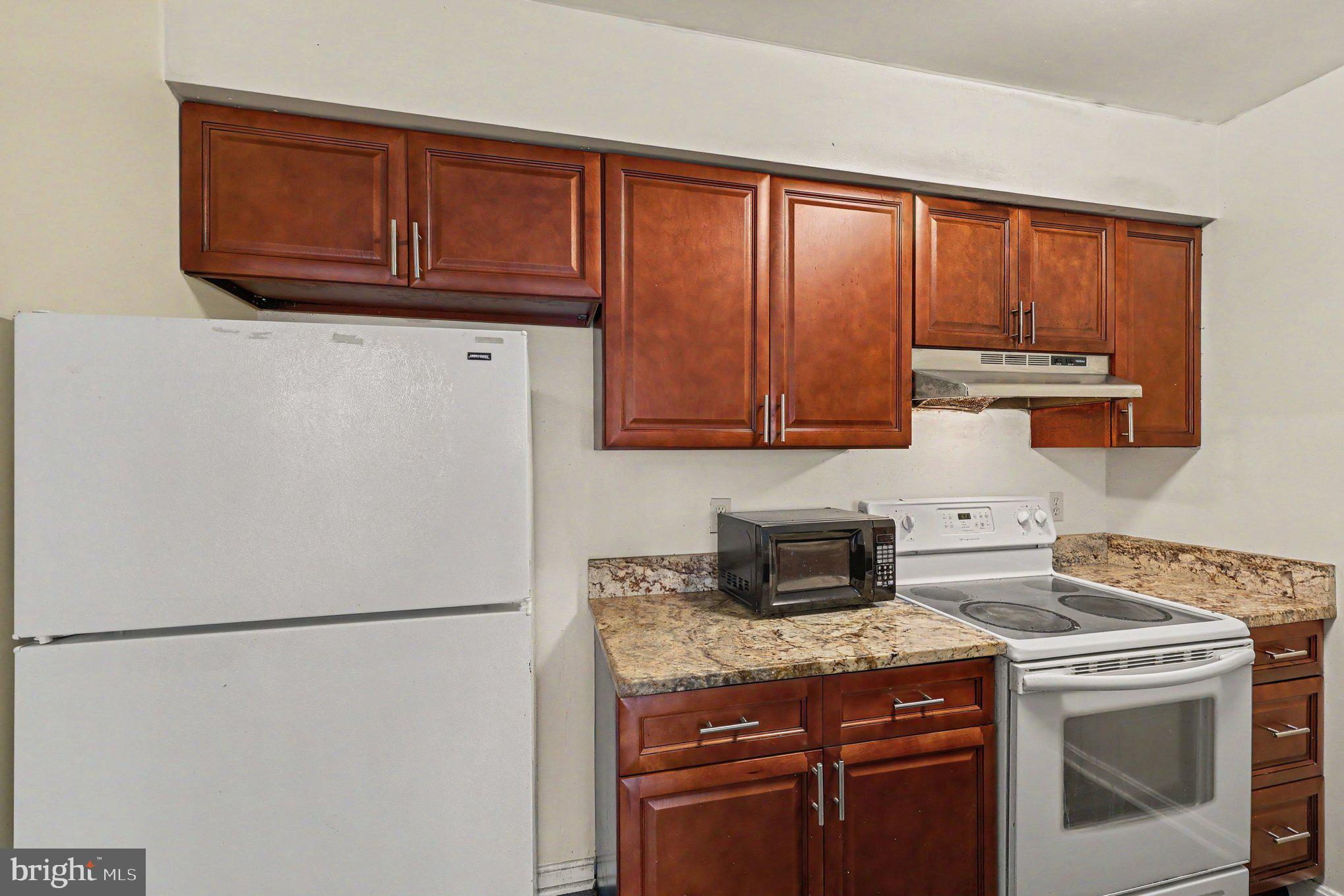 CLUSTERS AT WOODLAWN - Residential