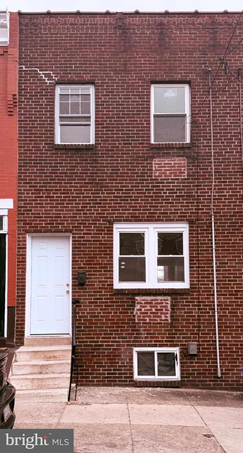 3 Bedrooms one bath with a full basement, brick front home, fully furbish ready to move in. Seller is will to entertain offers