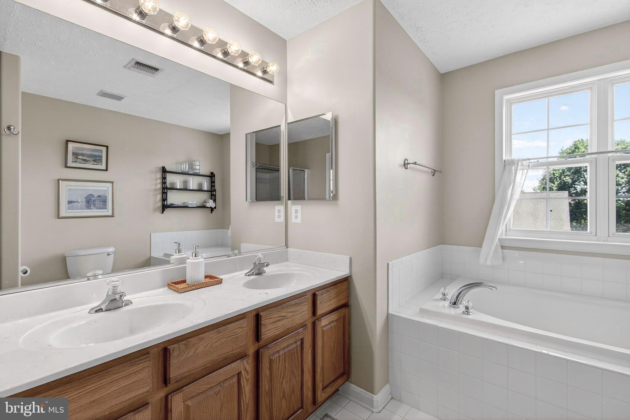 REDWOOD LAKES - Residential