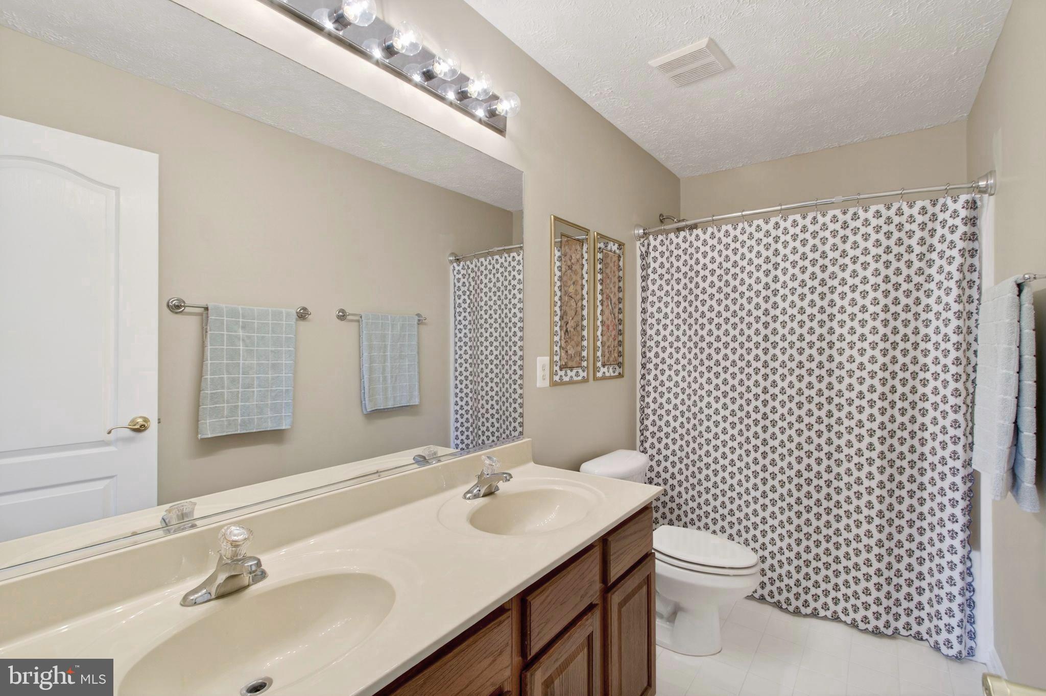 REDWOOD LAKES - Residential