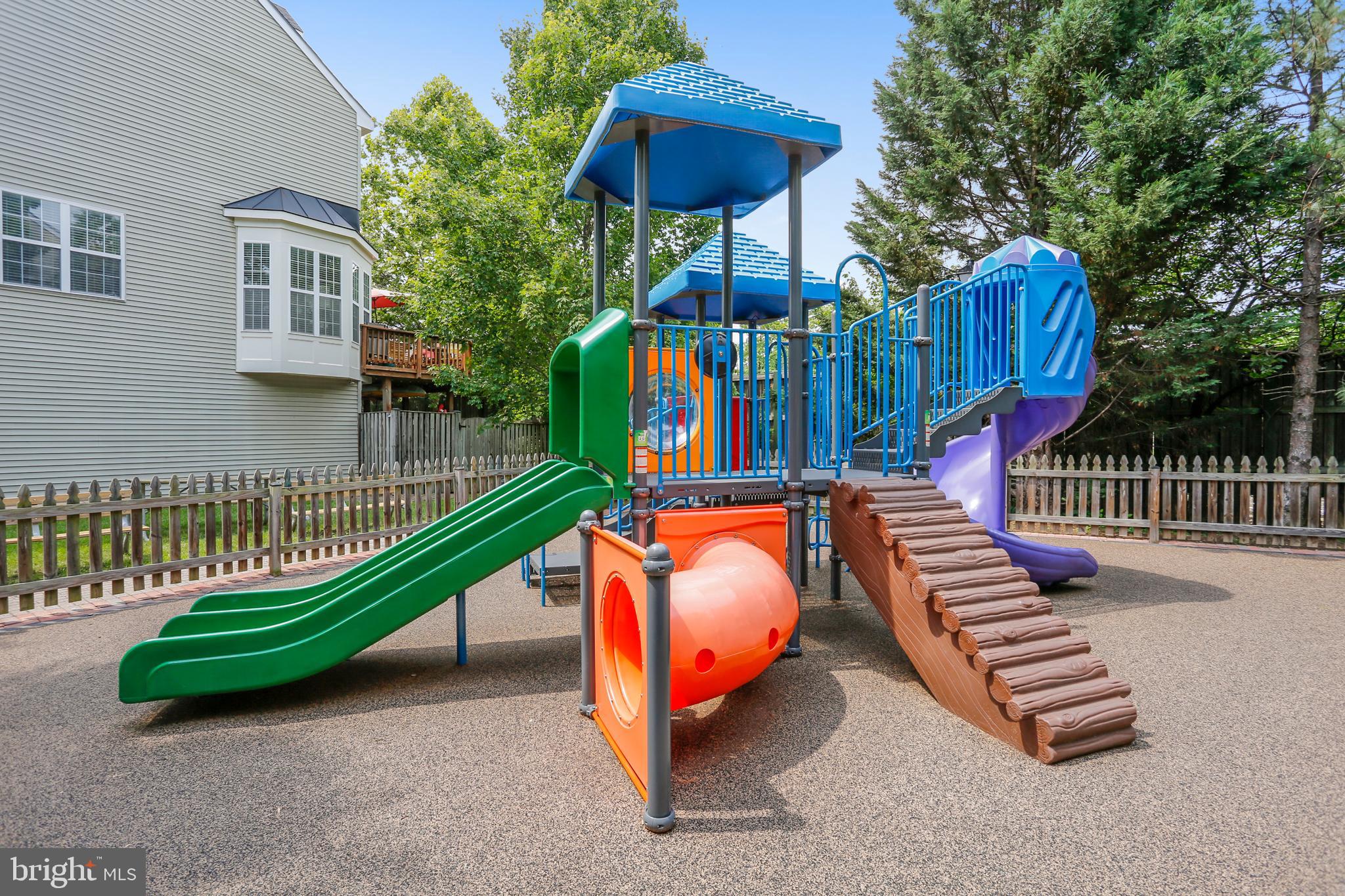TOWNES AT CAMERON PARKE - Residential
