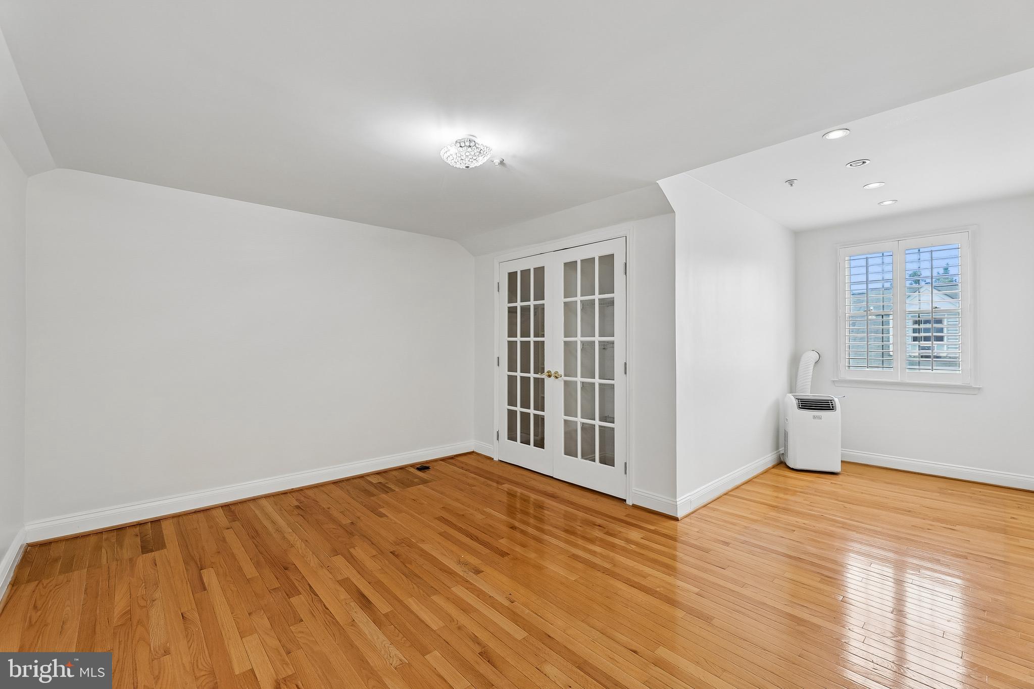 TOWNES AT CAMERON PARKE - Residential