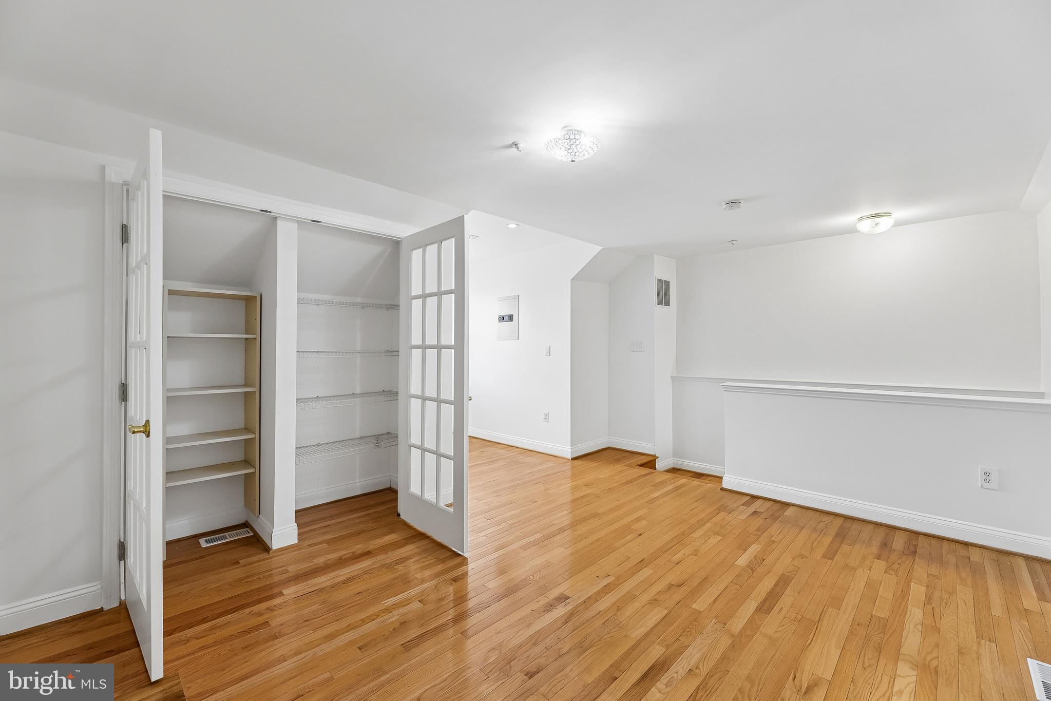 TOWNES AT CAMERON PARKE - Residential