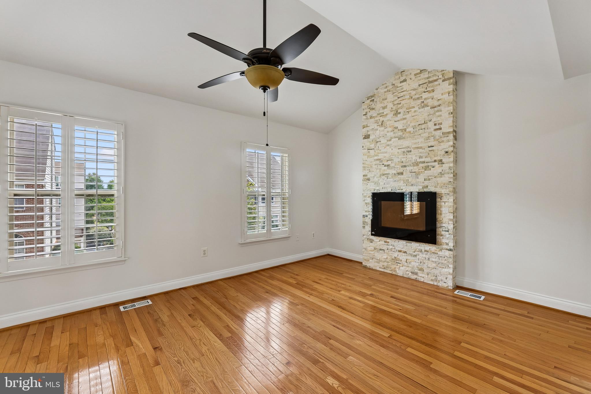 TOWNES AT CAMERON PARKE - Residential