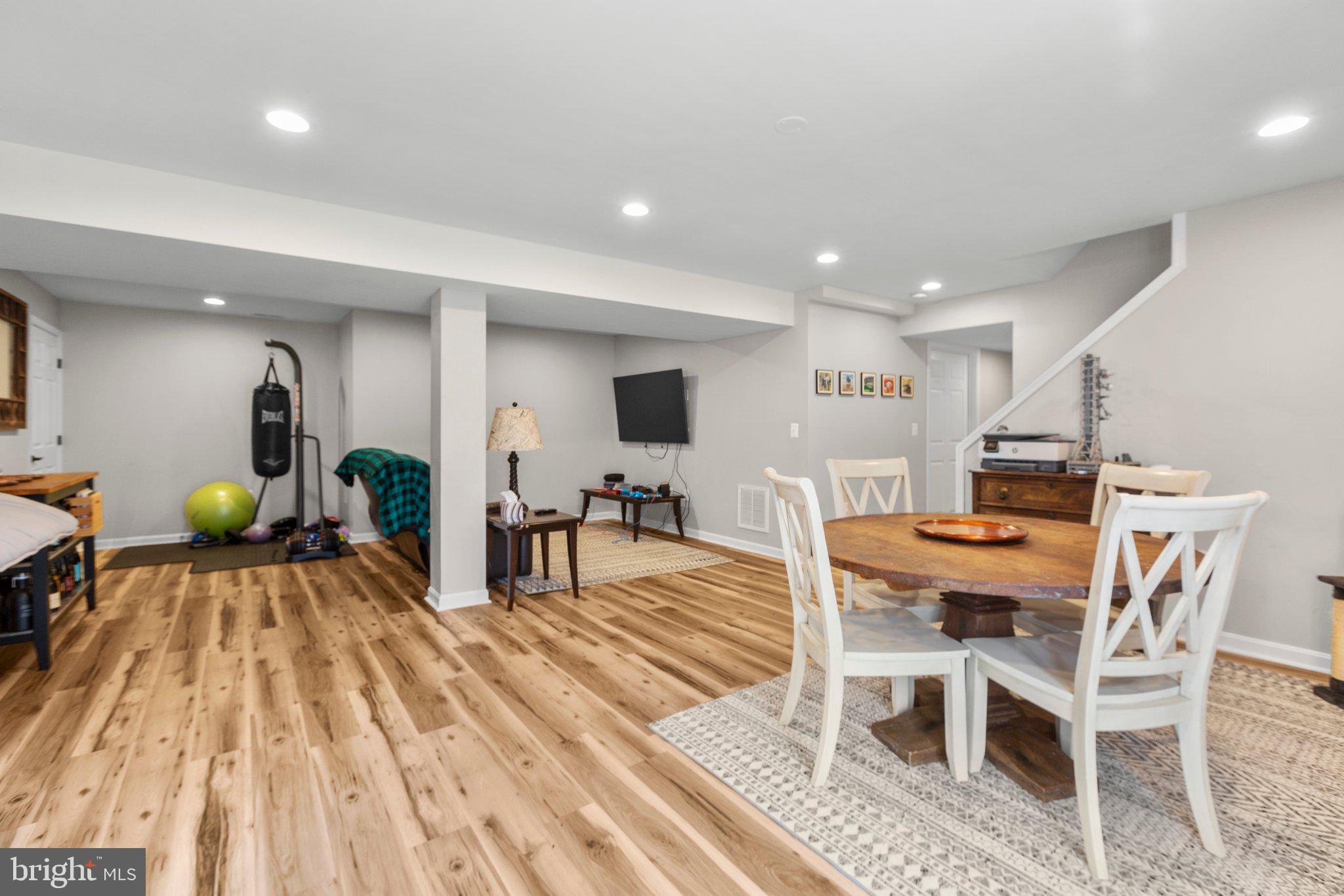 FERRY DOCK CROSSING - Residential