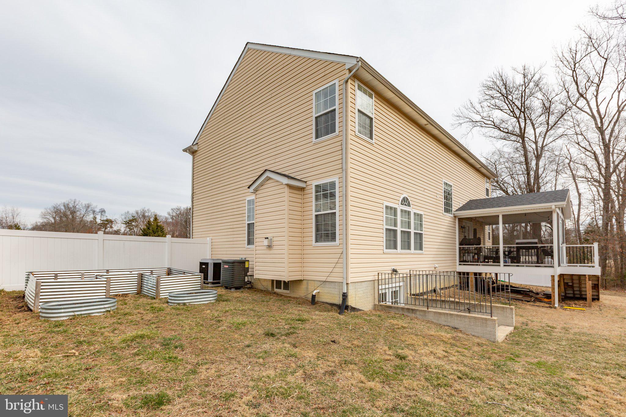 FERRY DOCK CROSSING - Residential