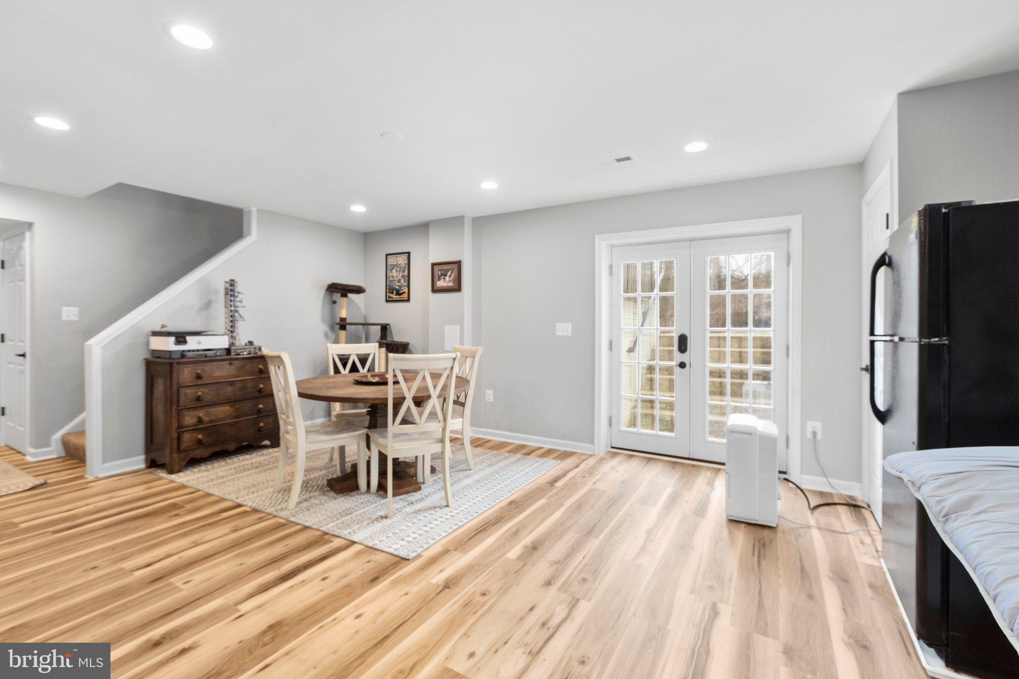 FERRY DOCK CROSSING - Residential