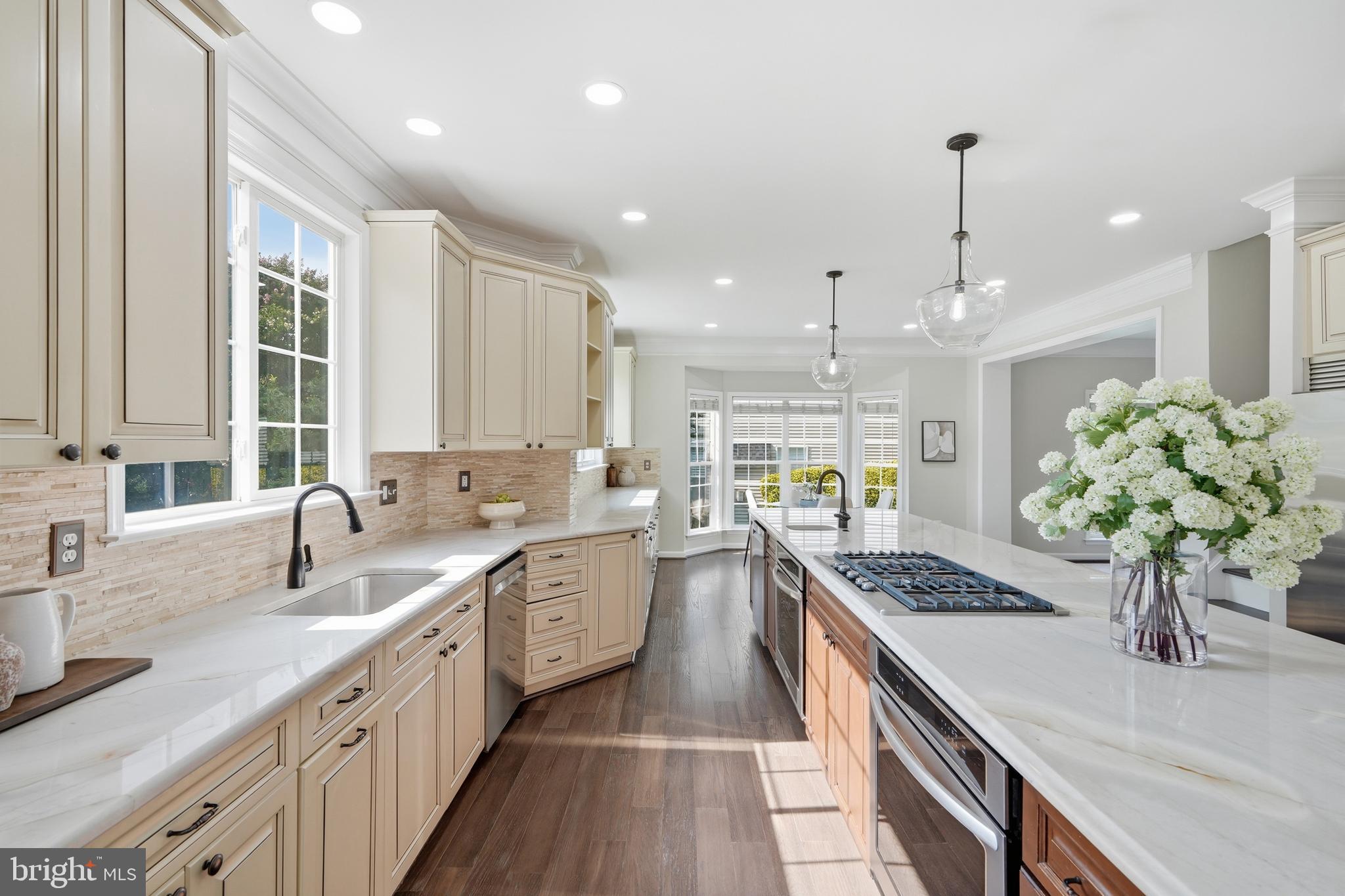 VANTAGE POINTE - Residential