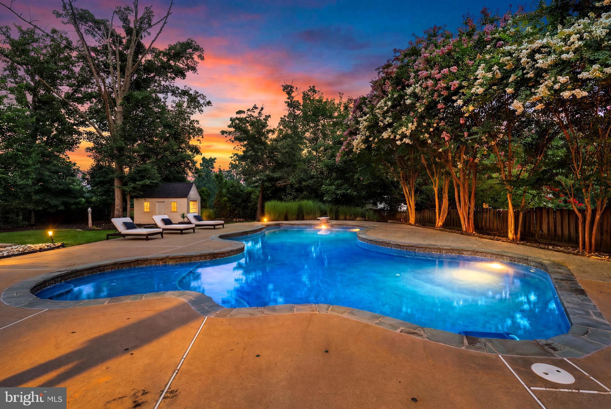 VANTAGE POINTE - Residential