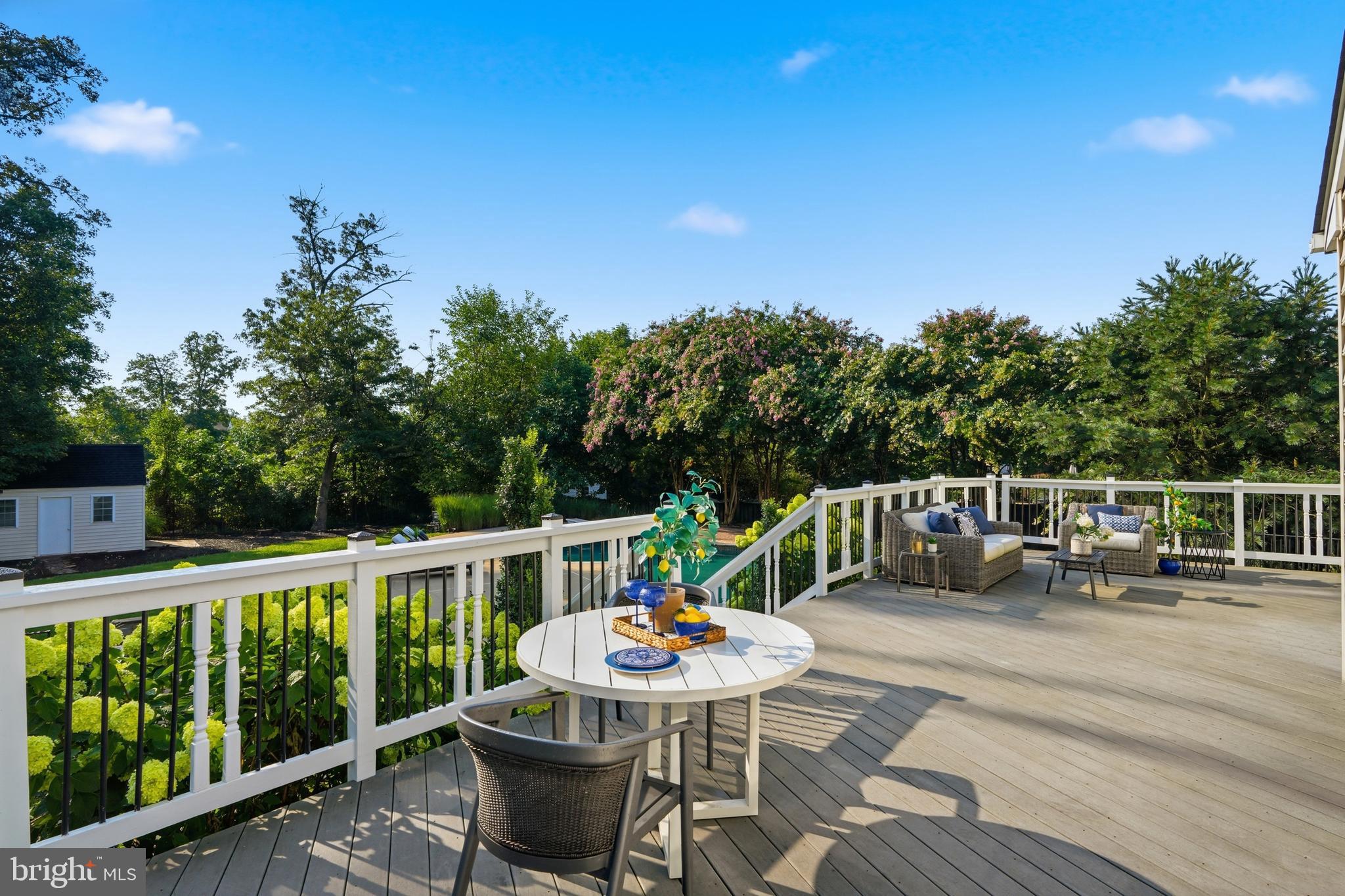 VANTAGE POINTE - Residential