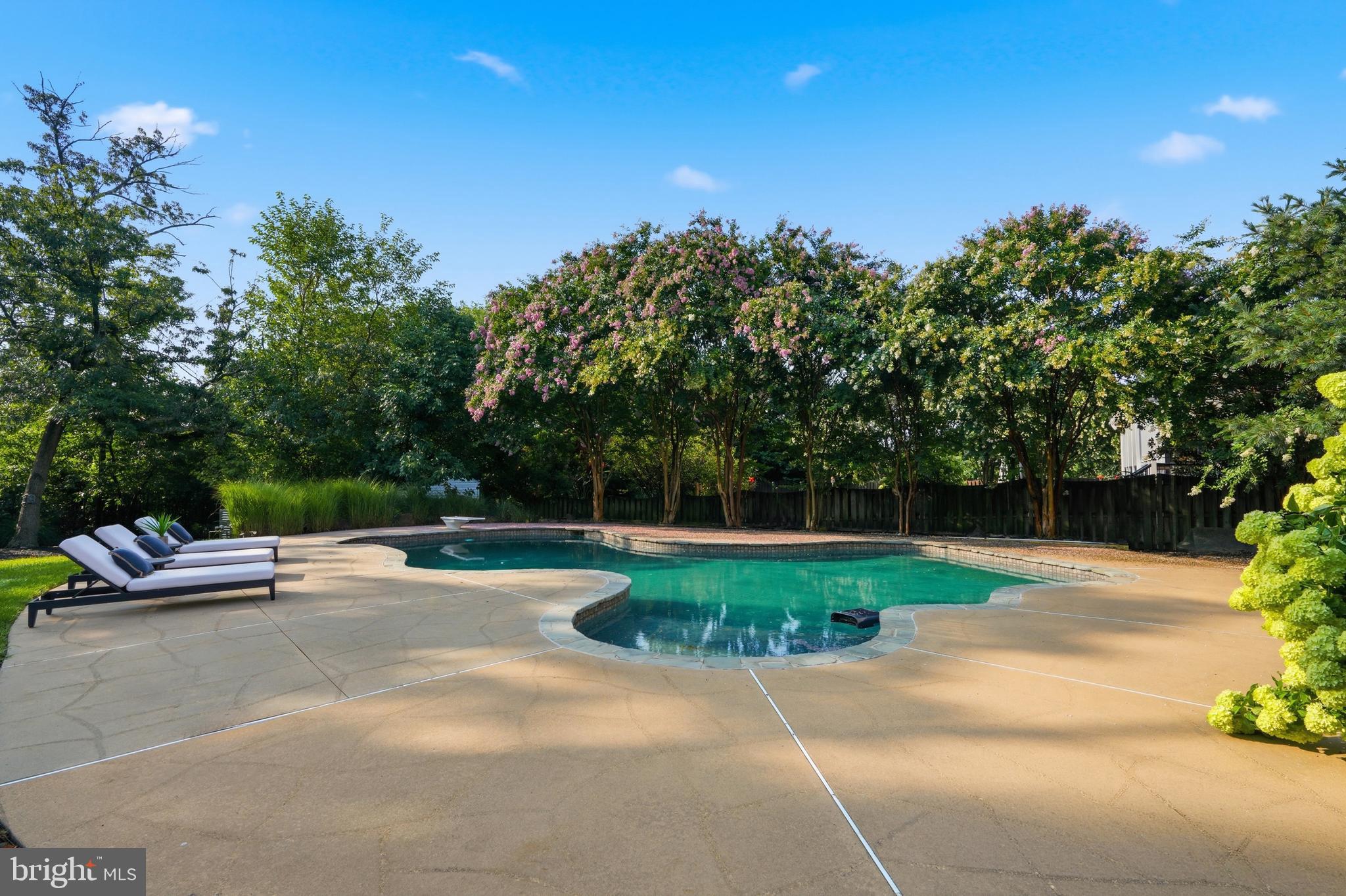 VANTAGE POINTE - Residential