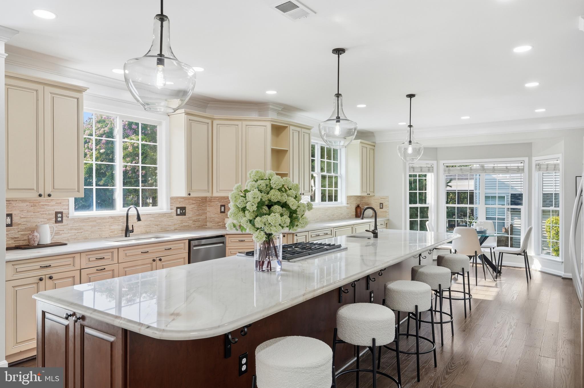 VANTAGE POINTE - Residential