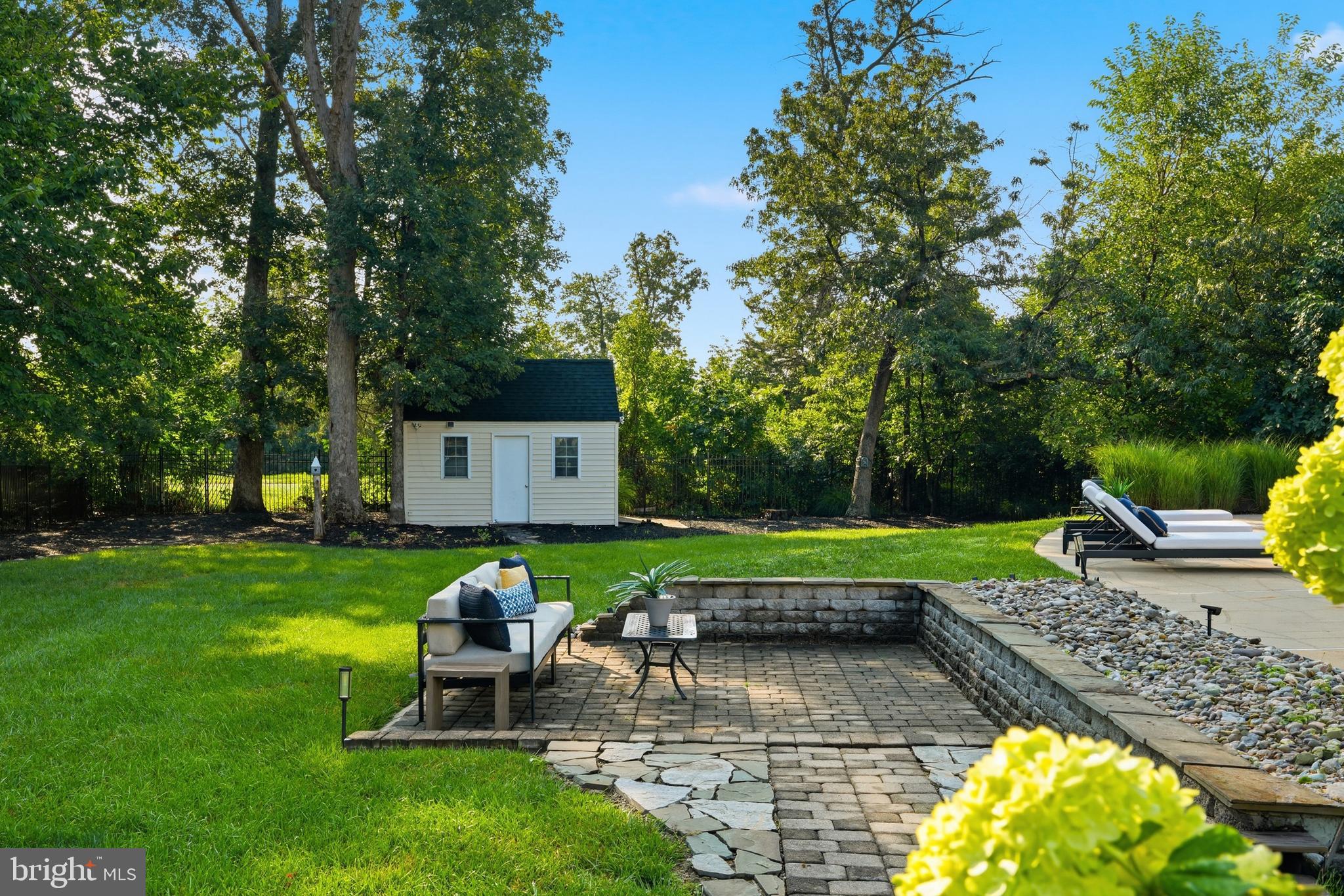 VANTAGE POINTE - Residential