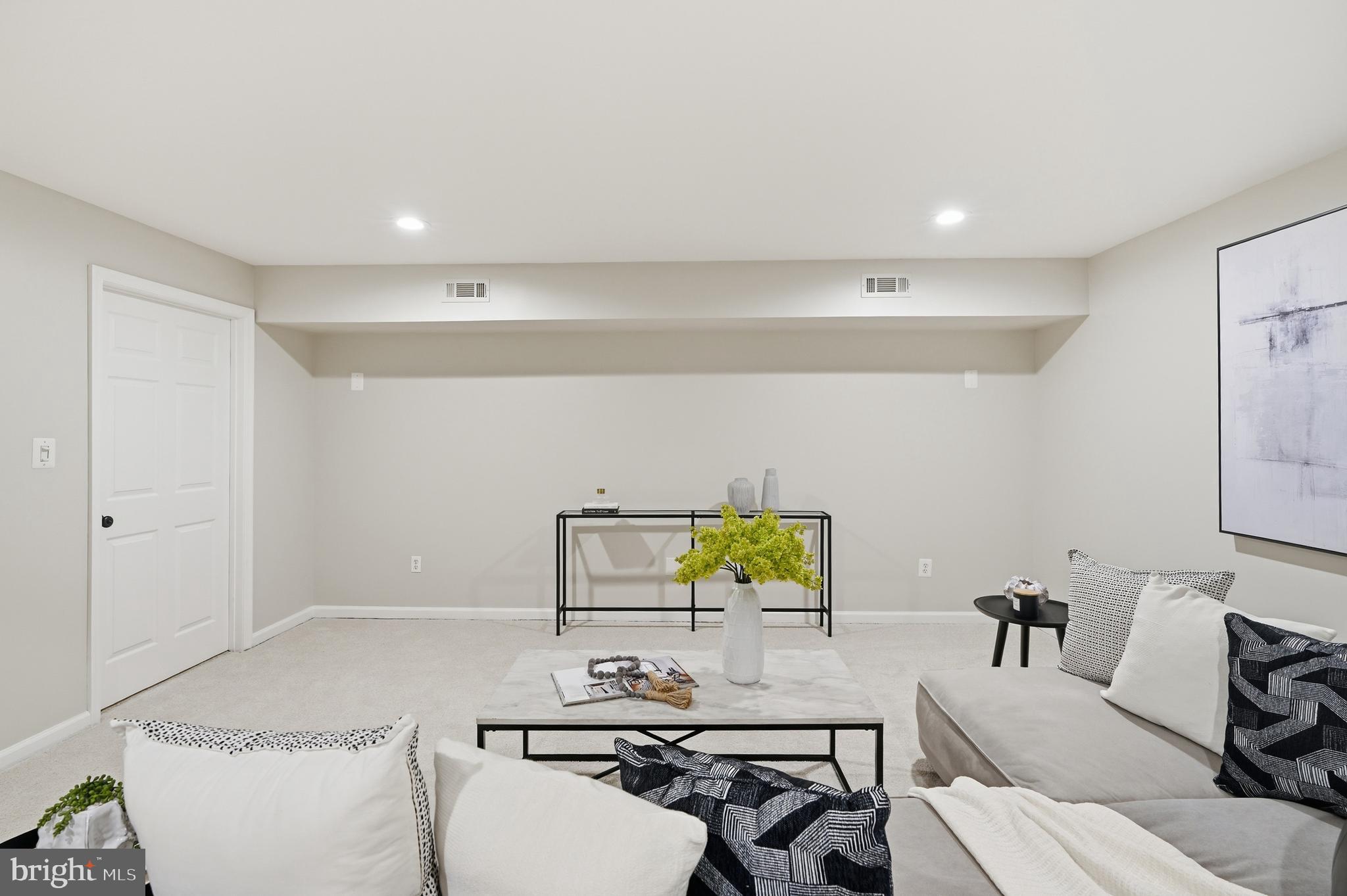 VANTAGE POINTE - Residential