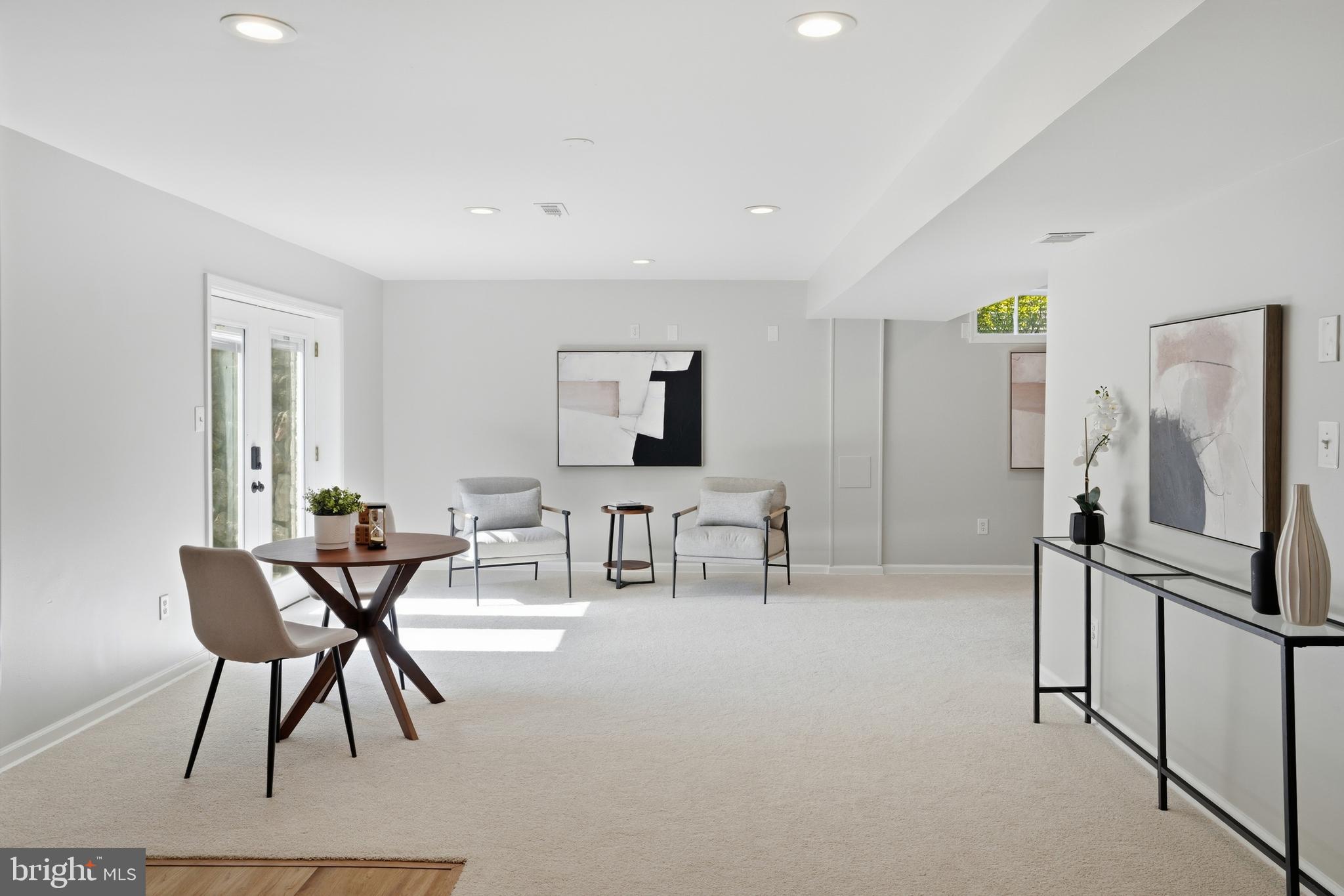 VANTAGE POINTE - Residential
