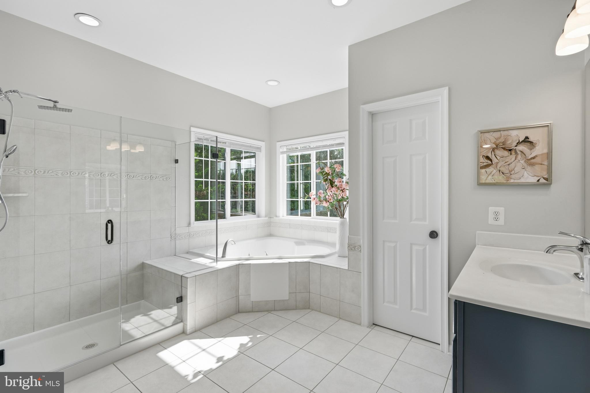 VANTAGE POINTE - Residential