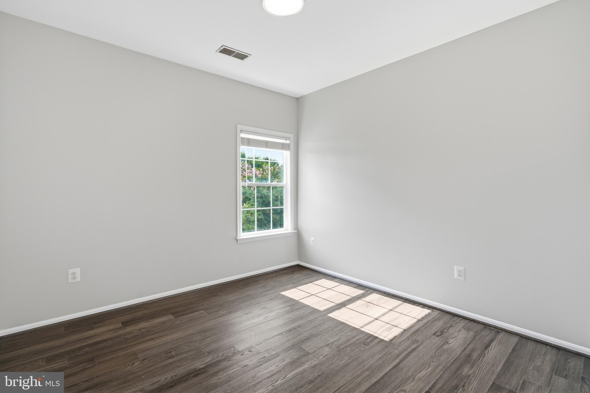 VANTAGE POINTE - Residential