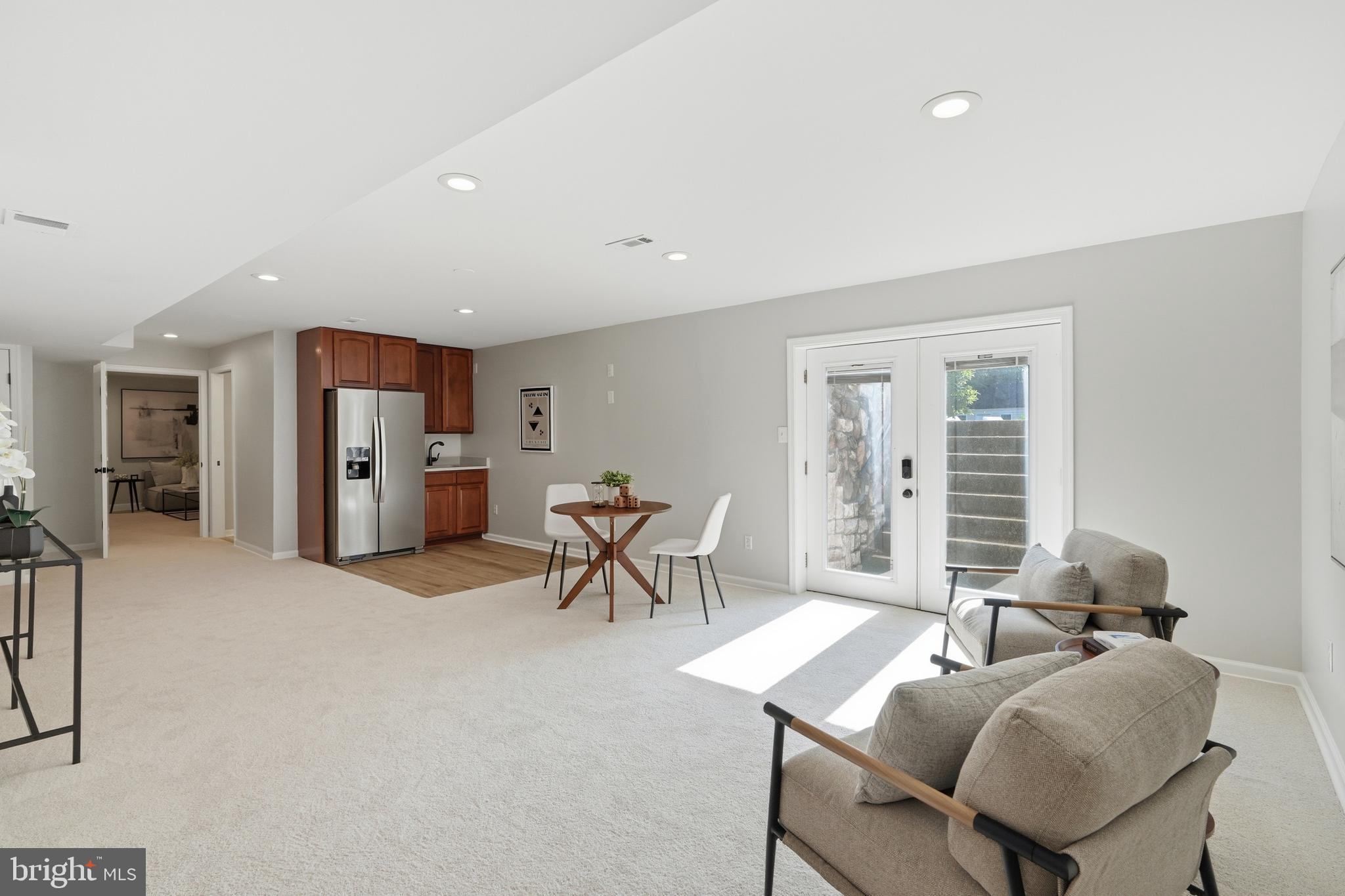 VANTAGE POINTE - Residential