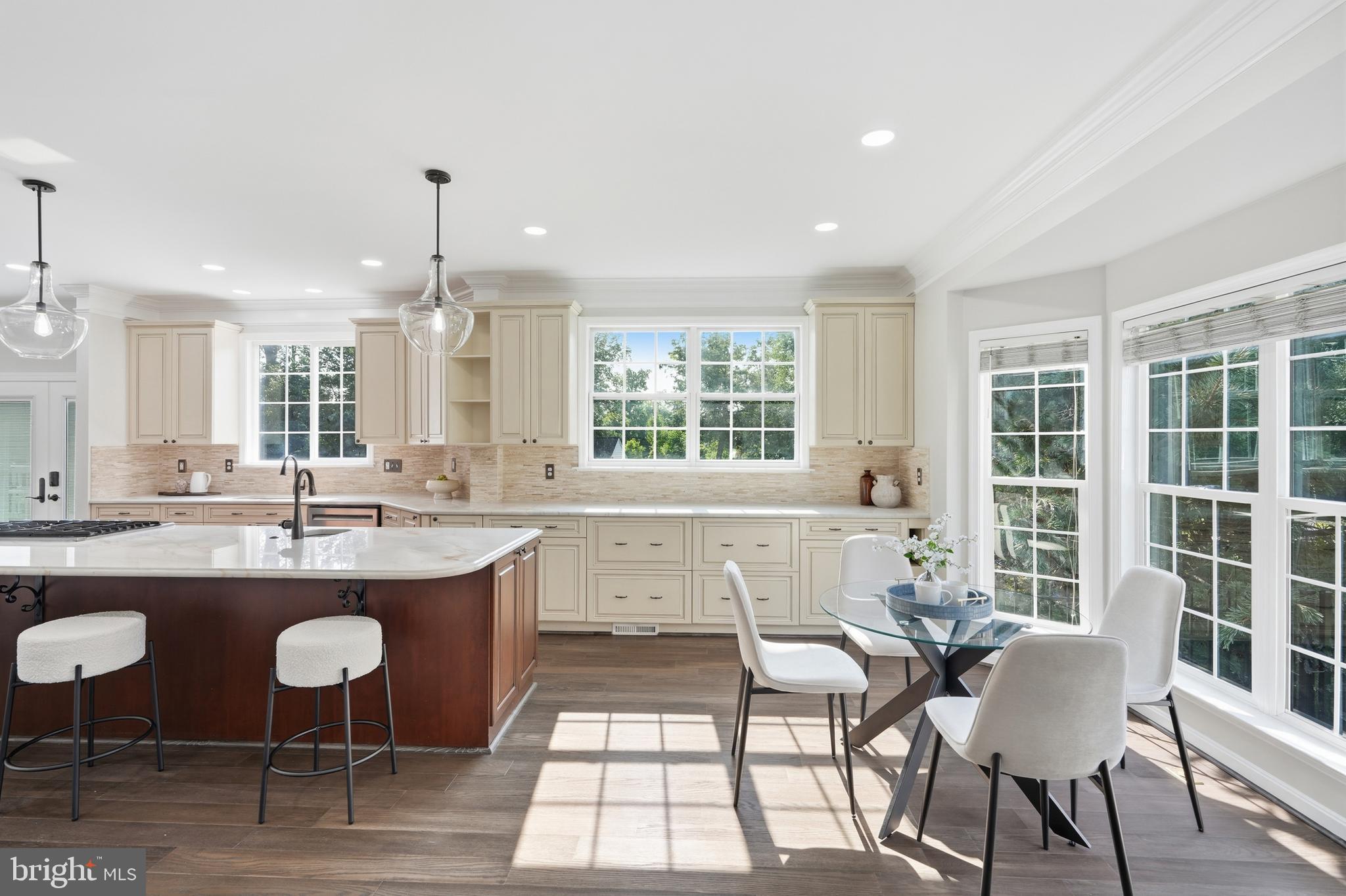 VANTAGE POINTE - Residential