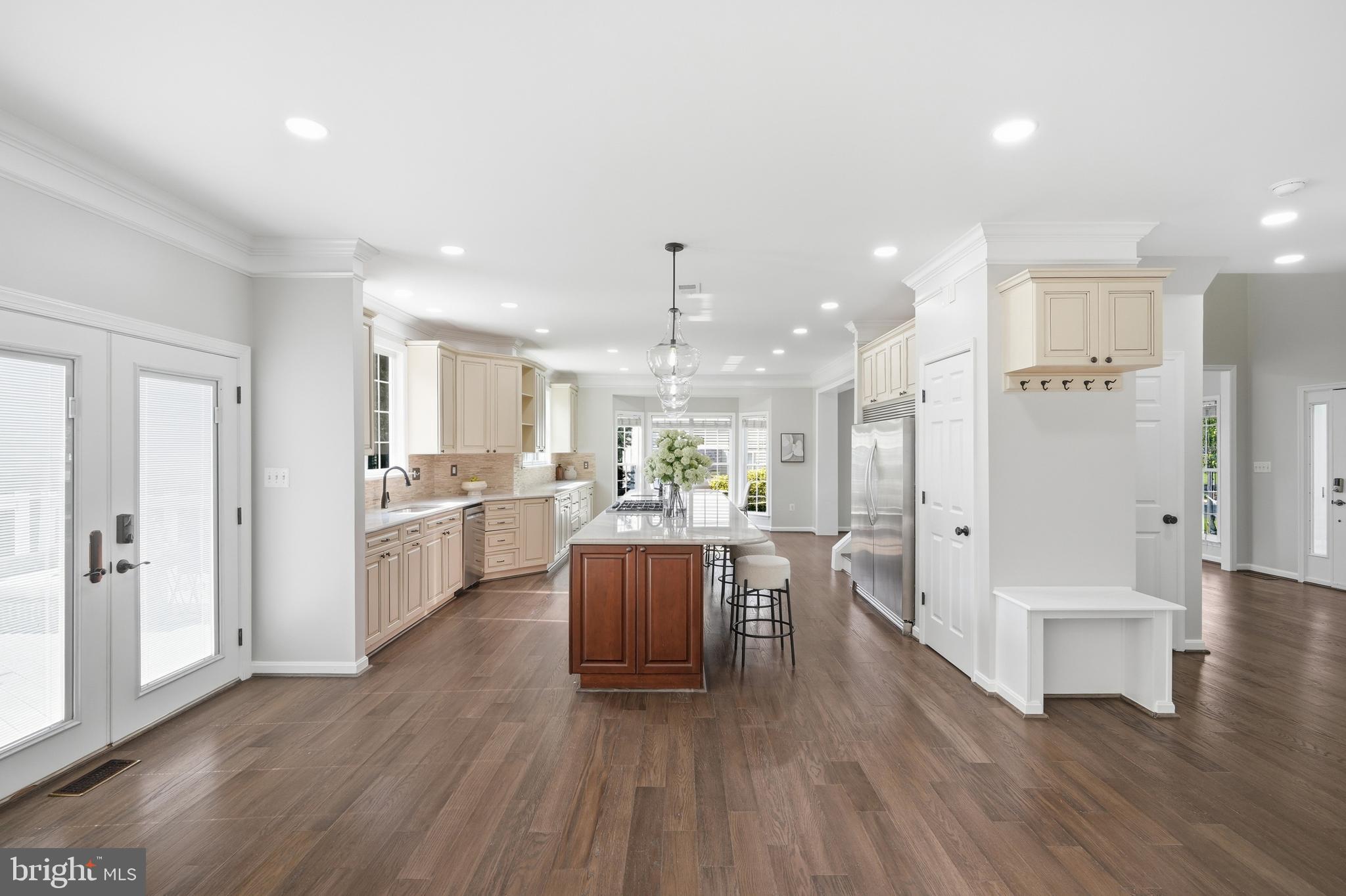 VANTAGE POINTE - Residential