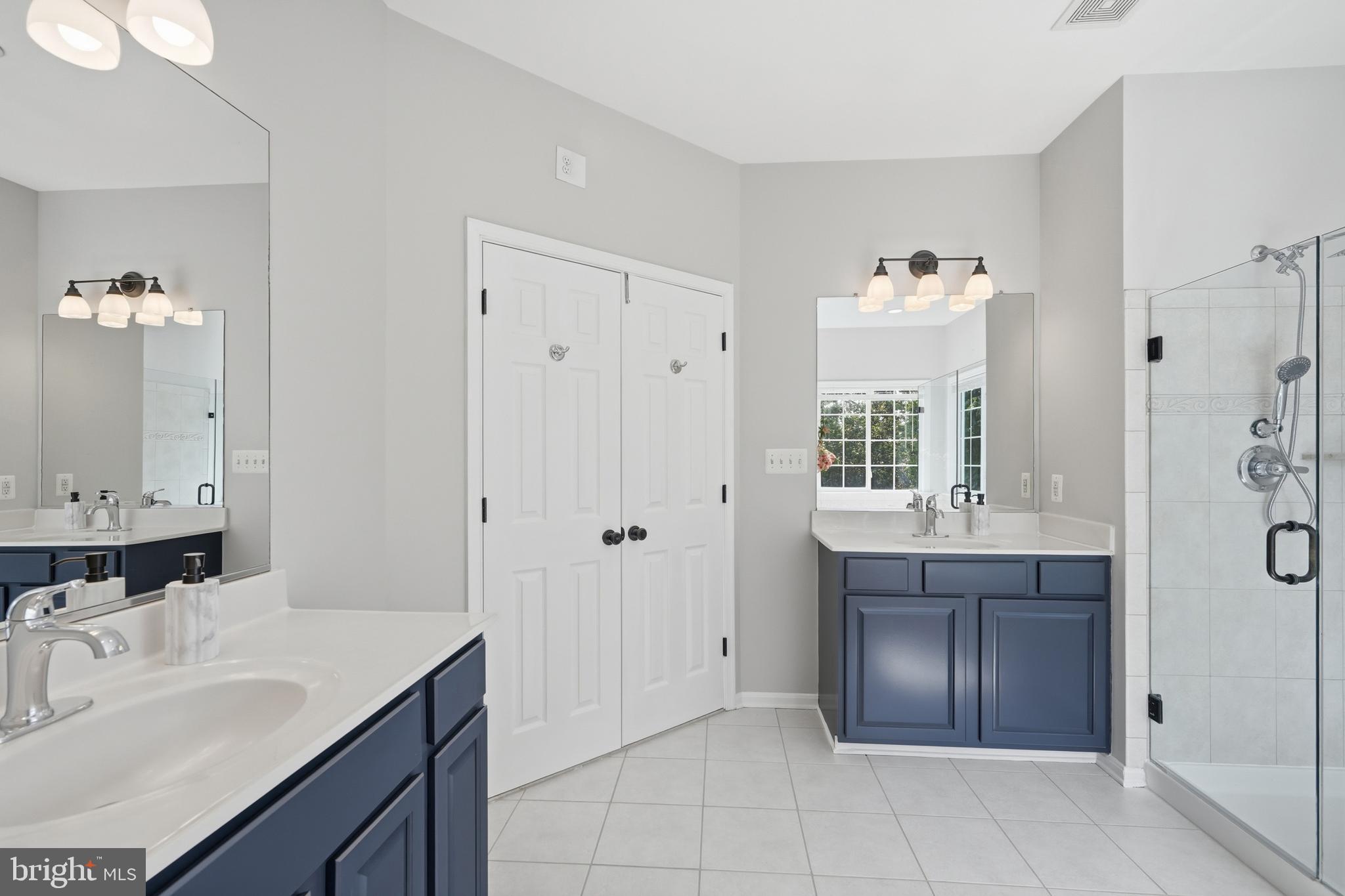 VANTAGE POINTE - Residential