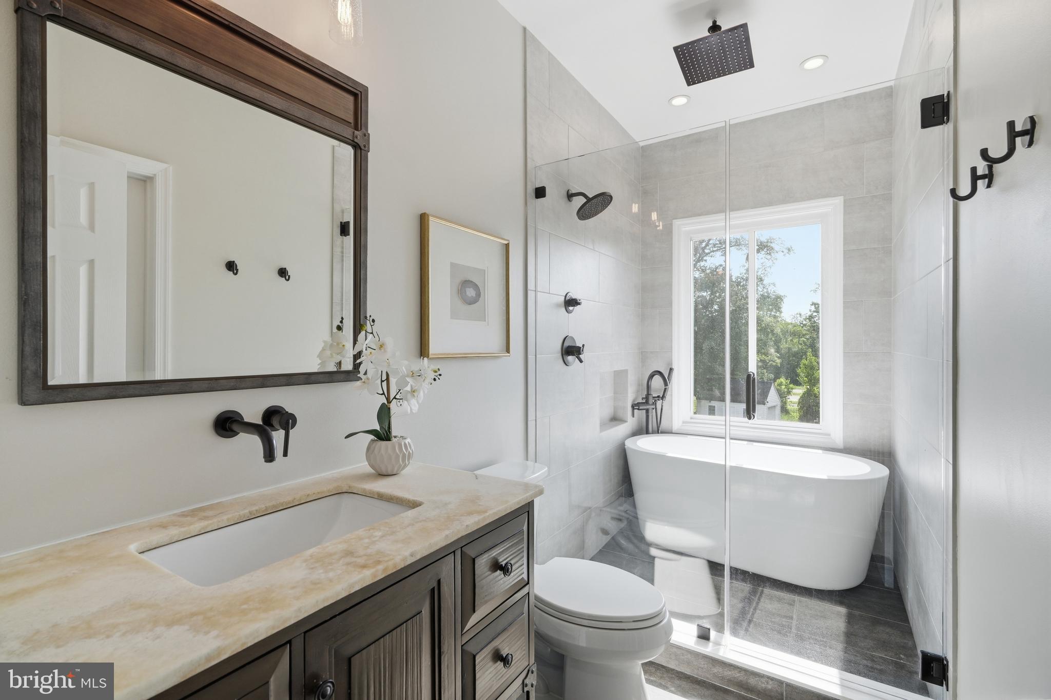 VANTAGE POINTE - Residential