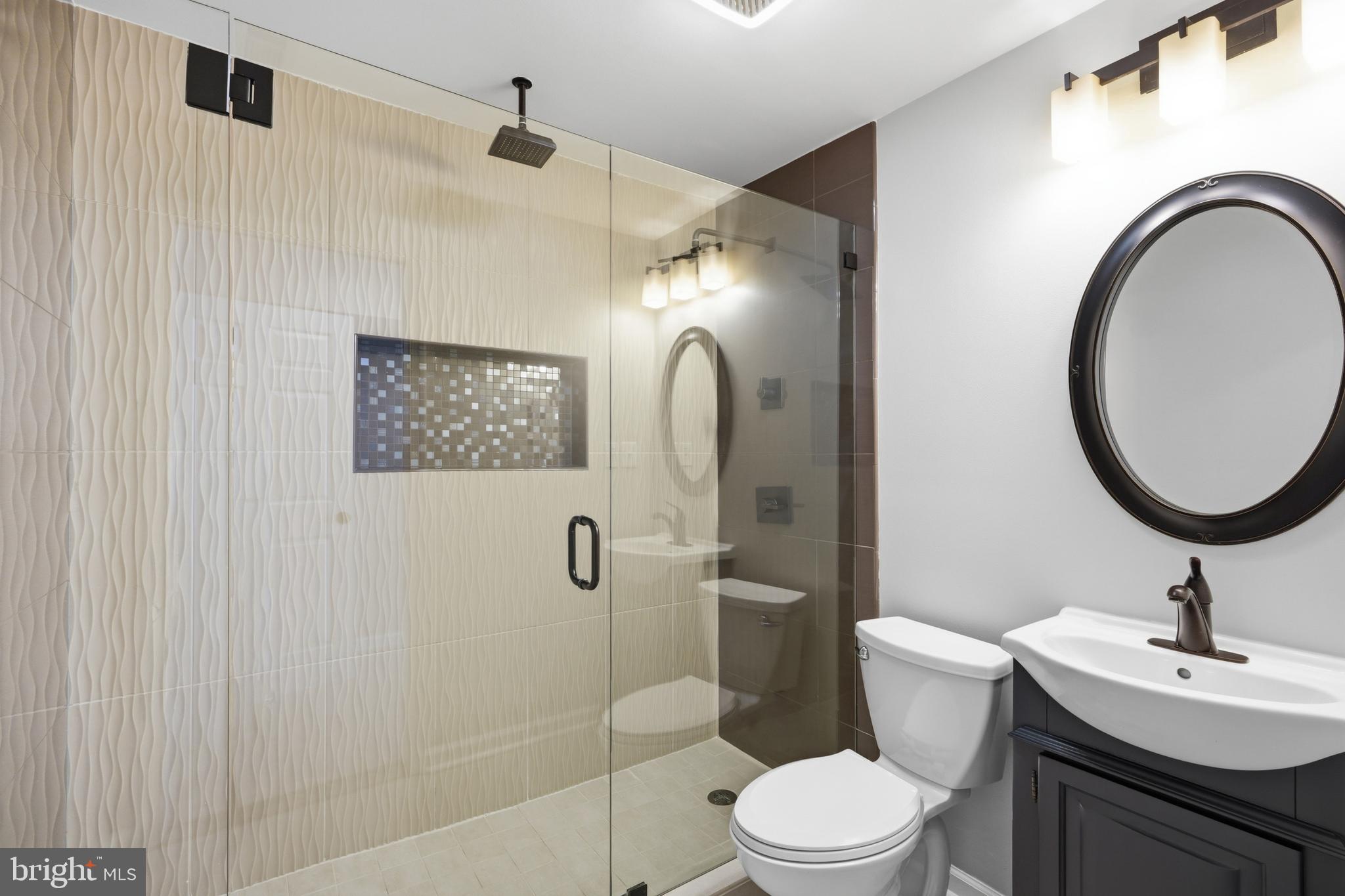 VANTAGE POINTE - Residential