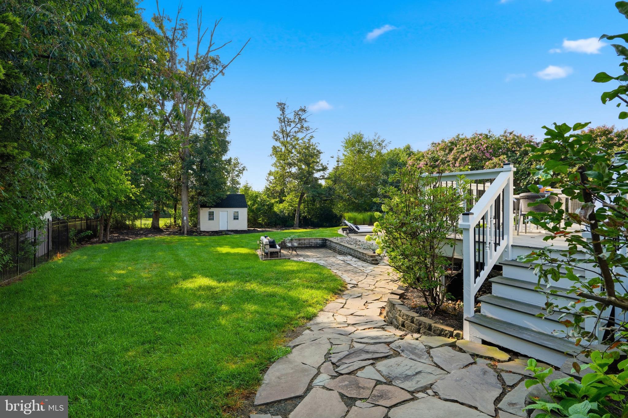 VANTAGE POINTE - Residential