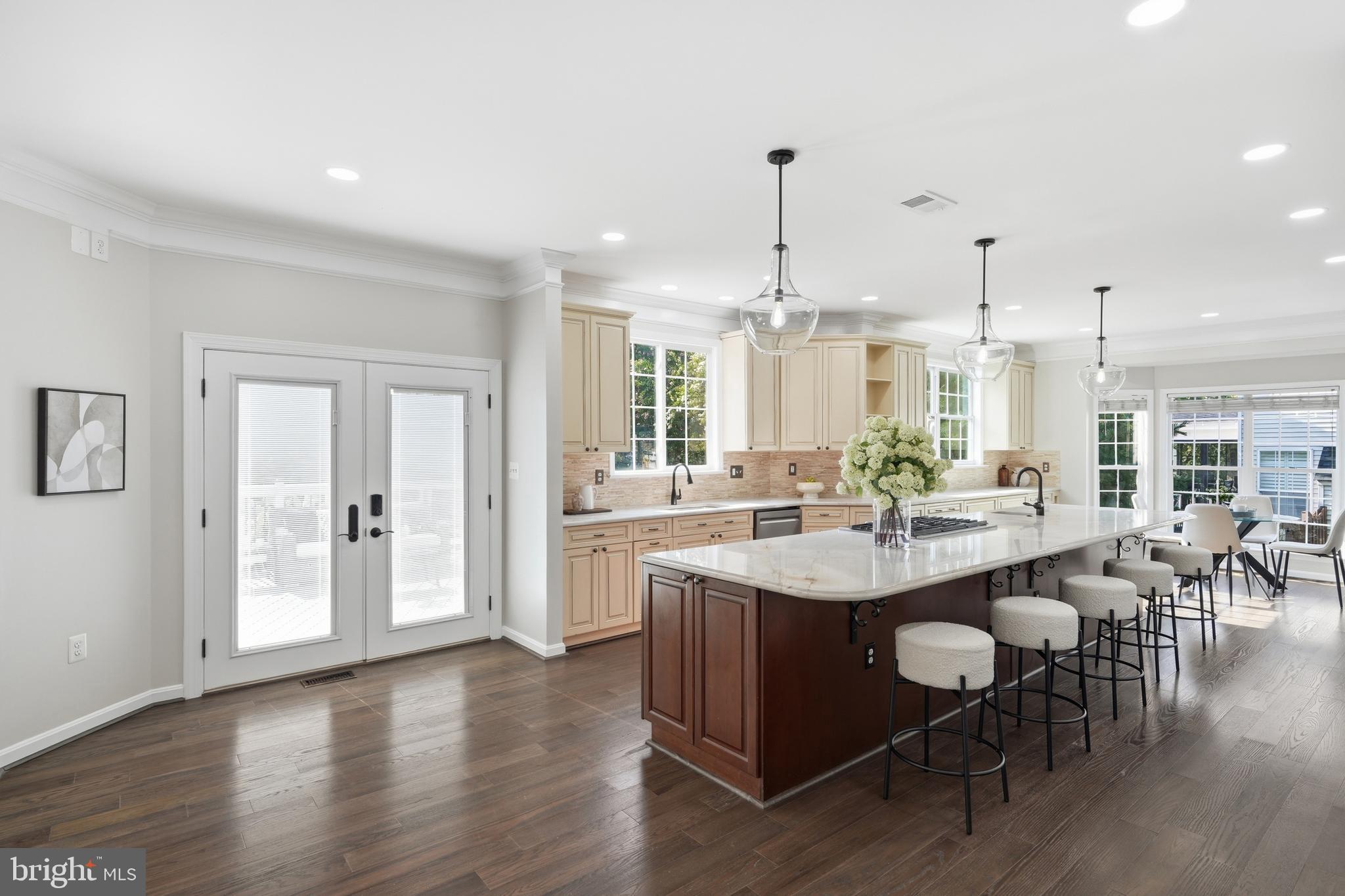 VANTAGE POINTE - Residential