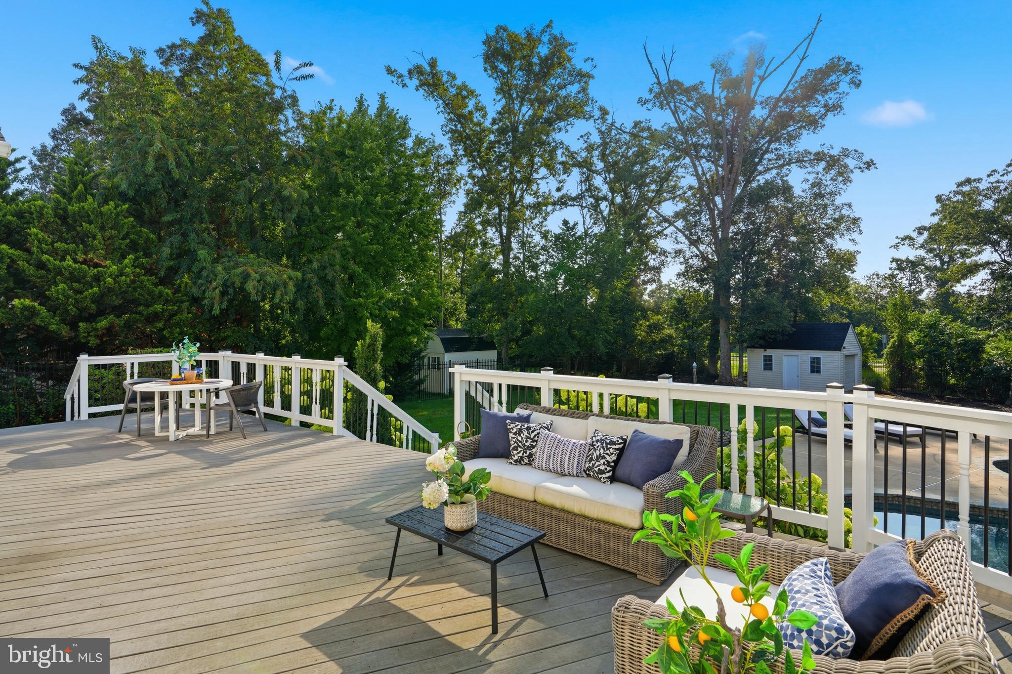 VANTAGE POINTE - Residential
