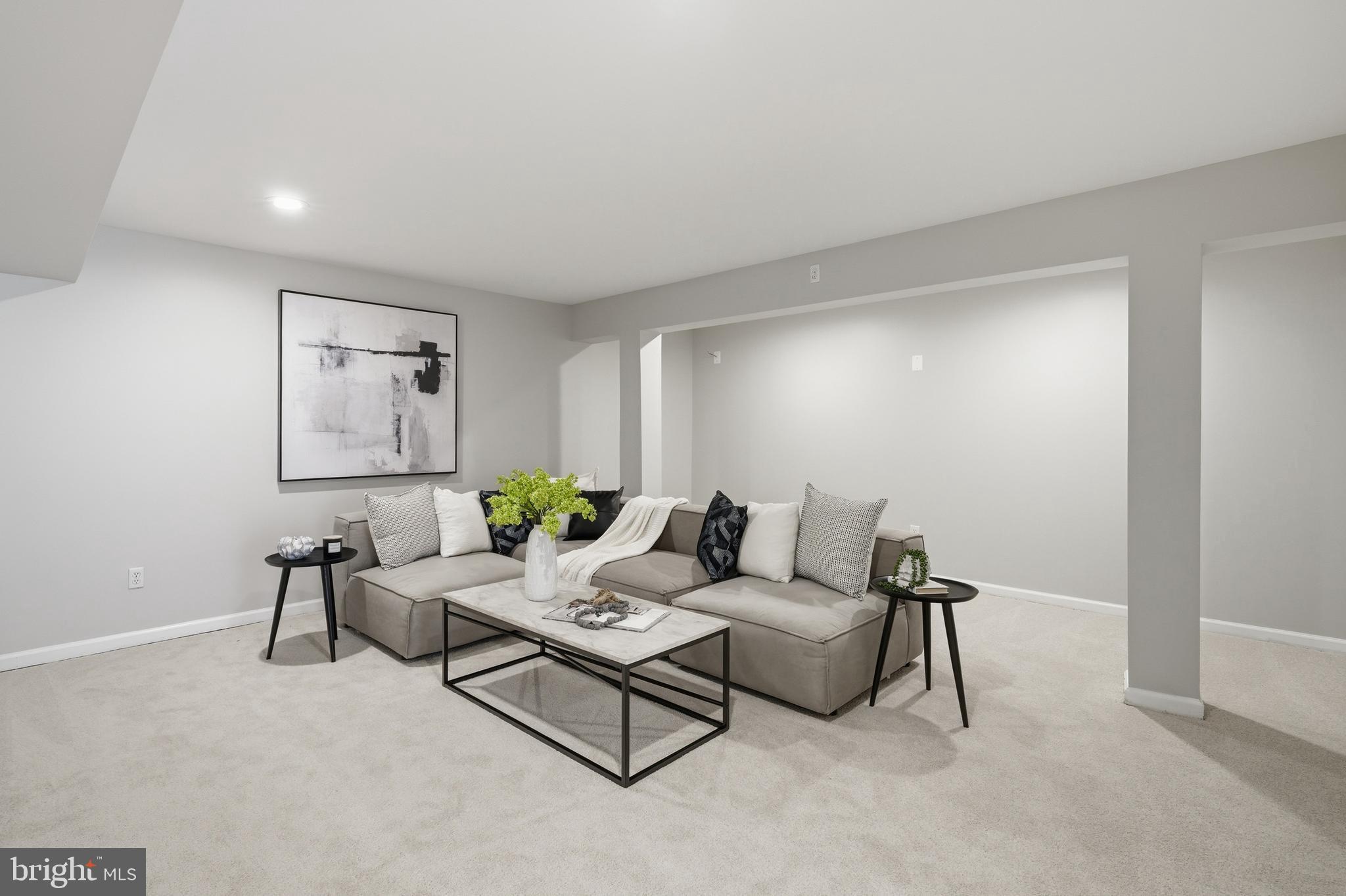 VANTAGE POINTE - Residential