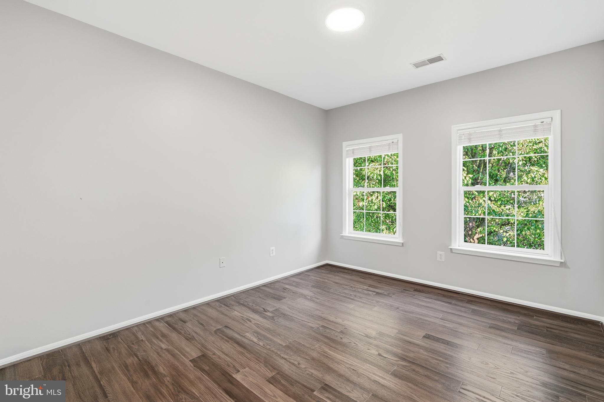VANTAGE POINTE - Residential