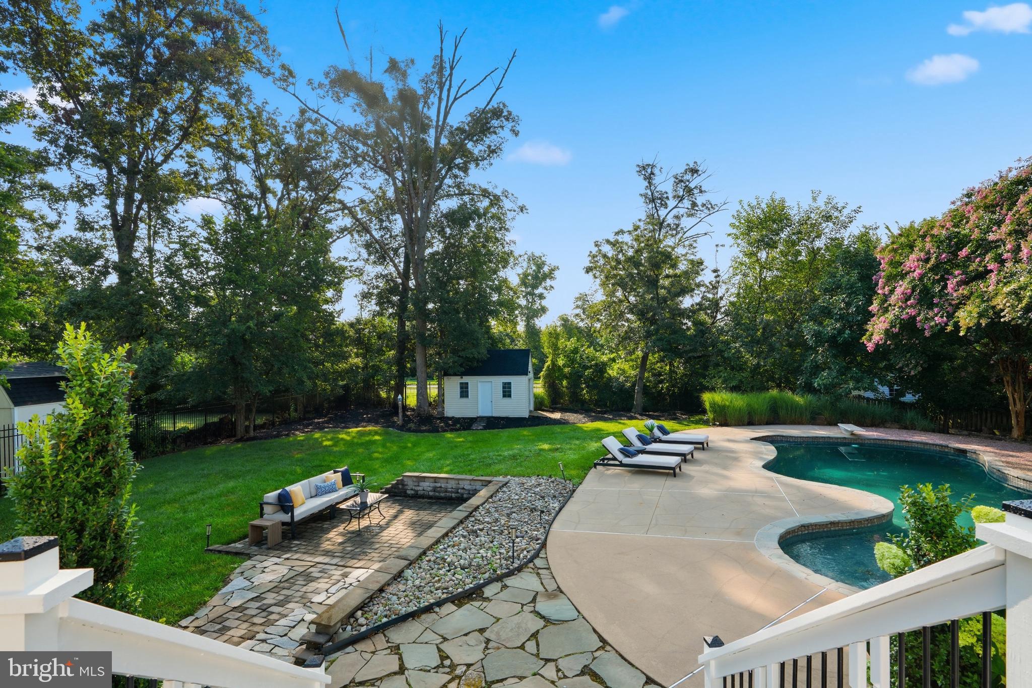 VANTAGE POINTE - Residential