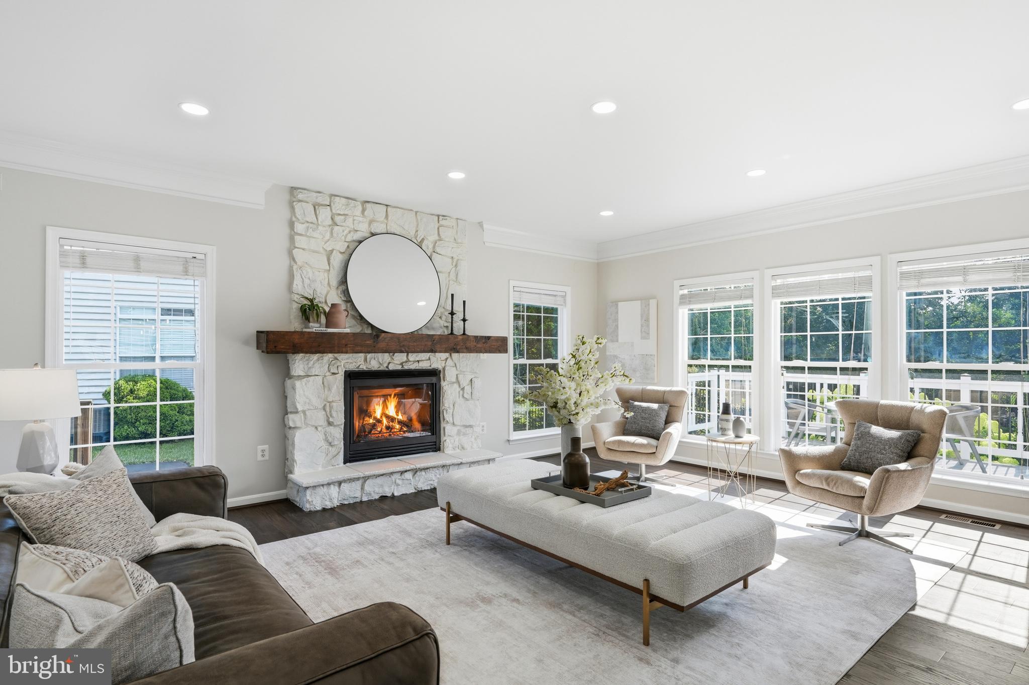 VANTAGE POINTE - Residential