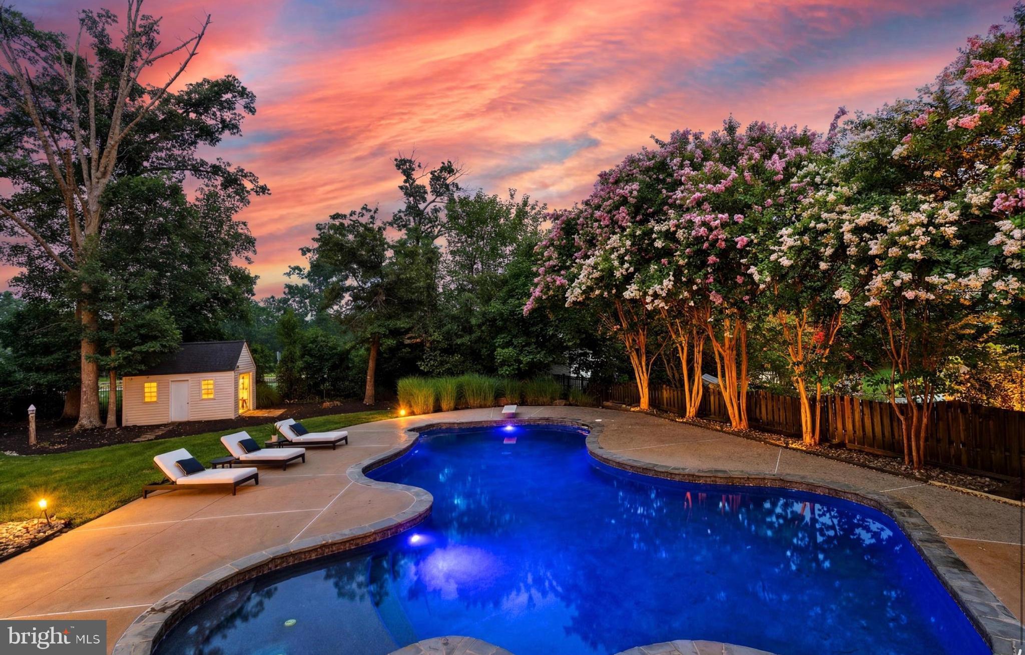 VANTAGE POINTE - Residential