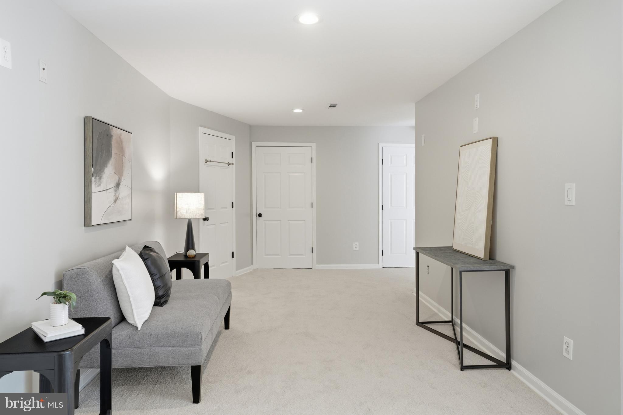 VANTAGE POINTE - Residential