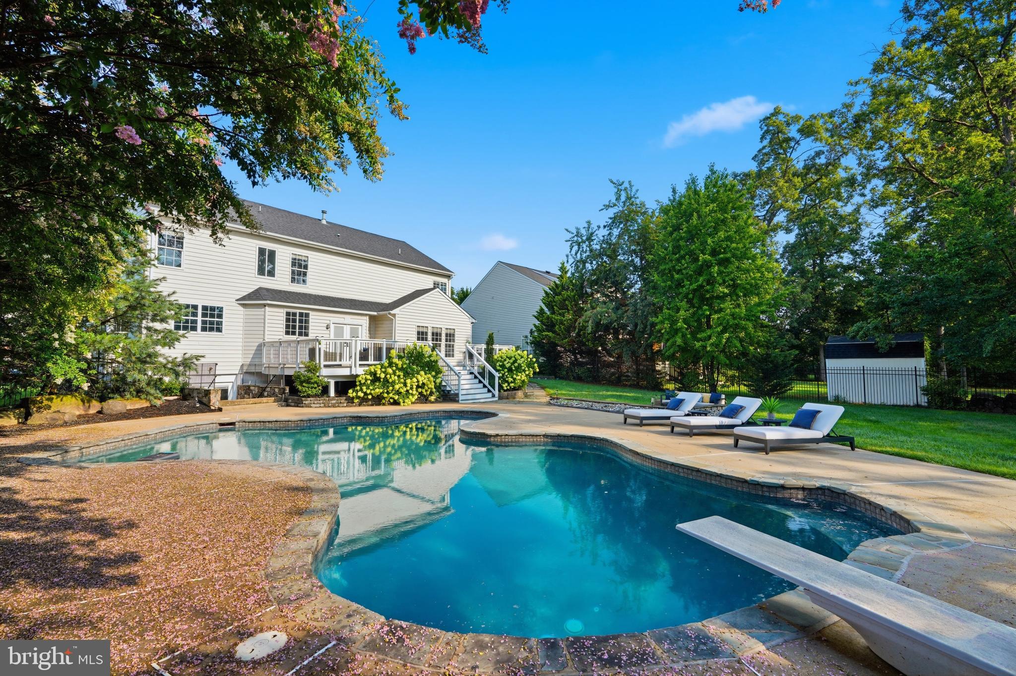 VANTAGE POINTE - Residential