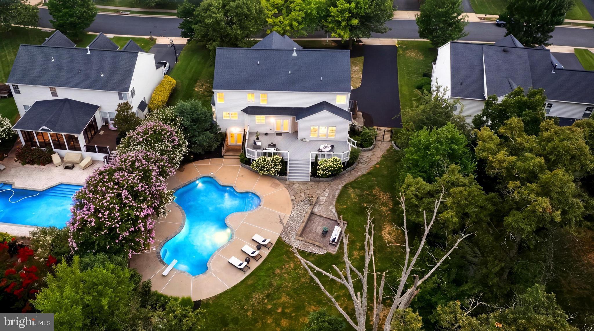 VANTAGE POINTE - Residential