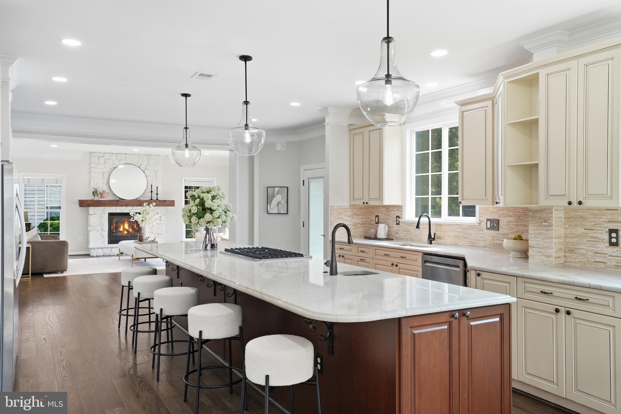 VANTAGE POINTE - Residential