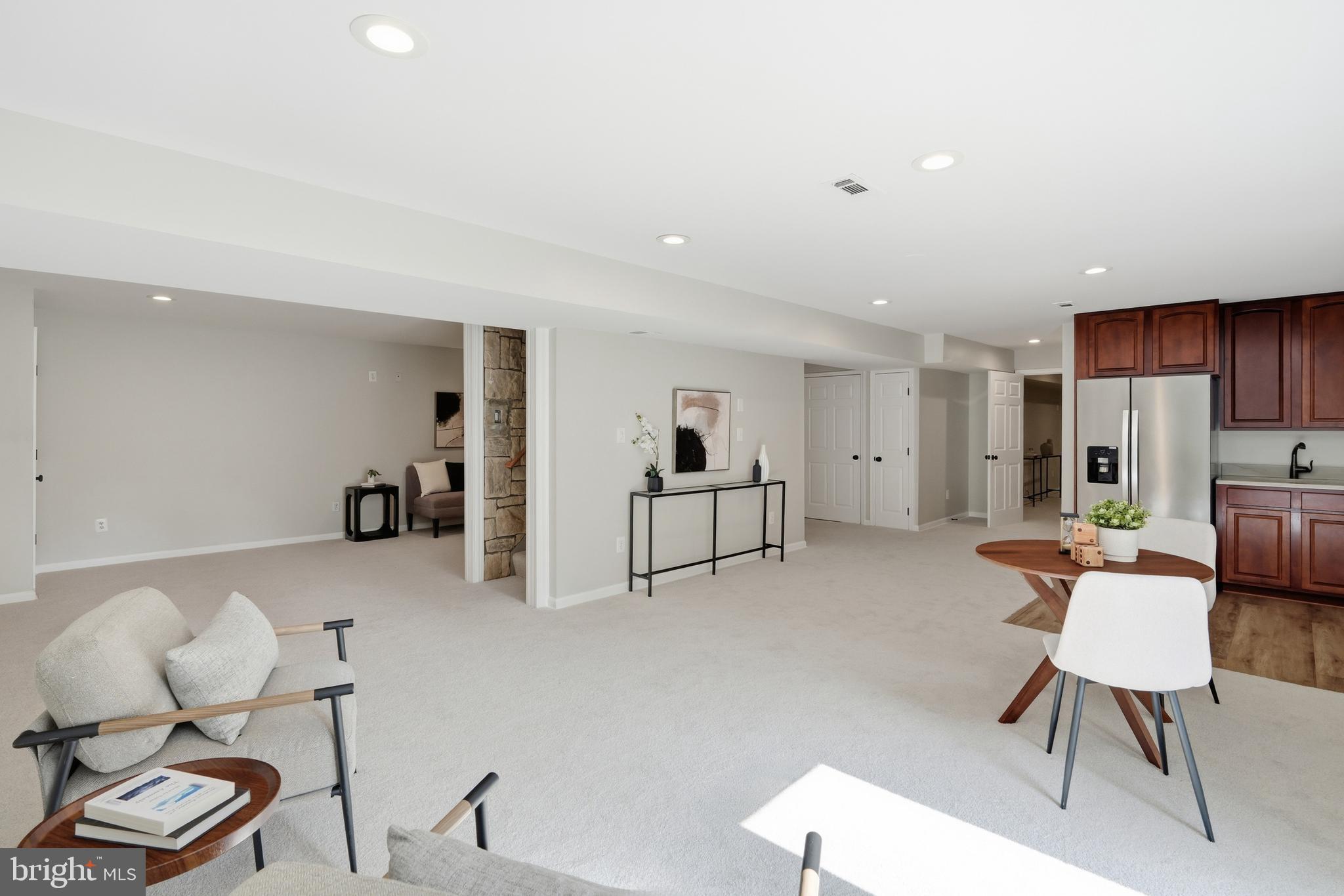 VANTAGE POINTE - Residential