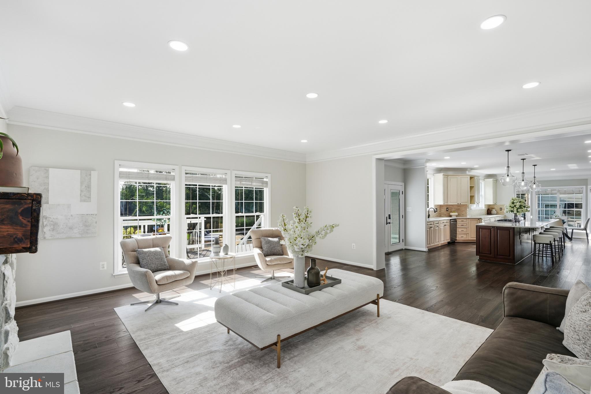 VANTAGE POINTE - Residential