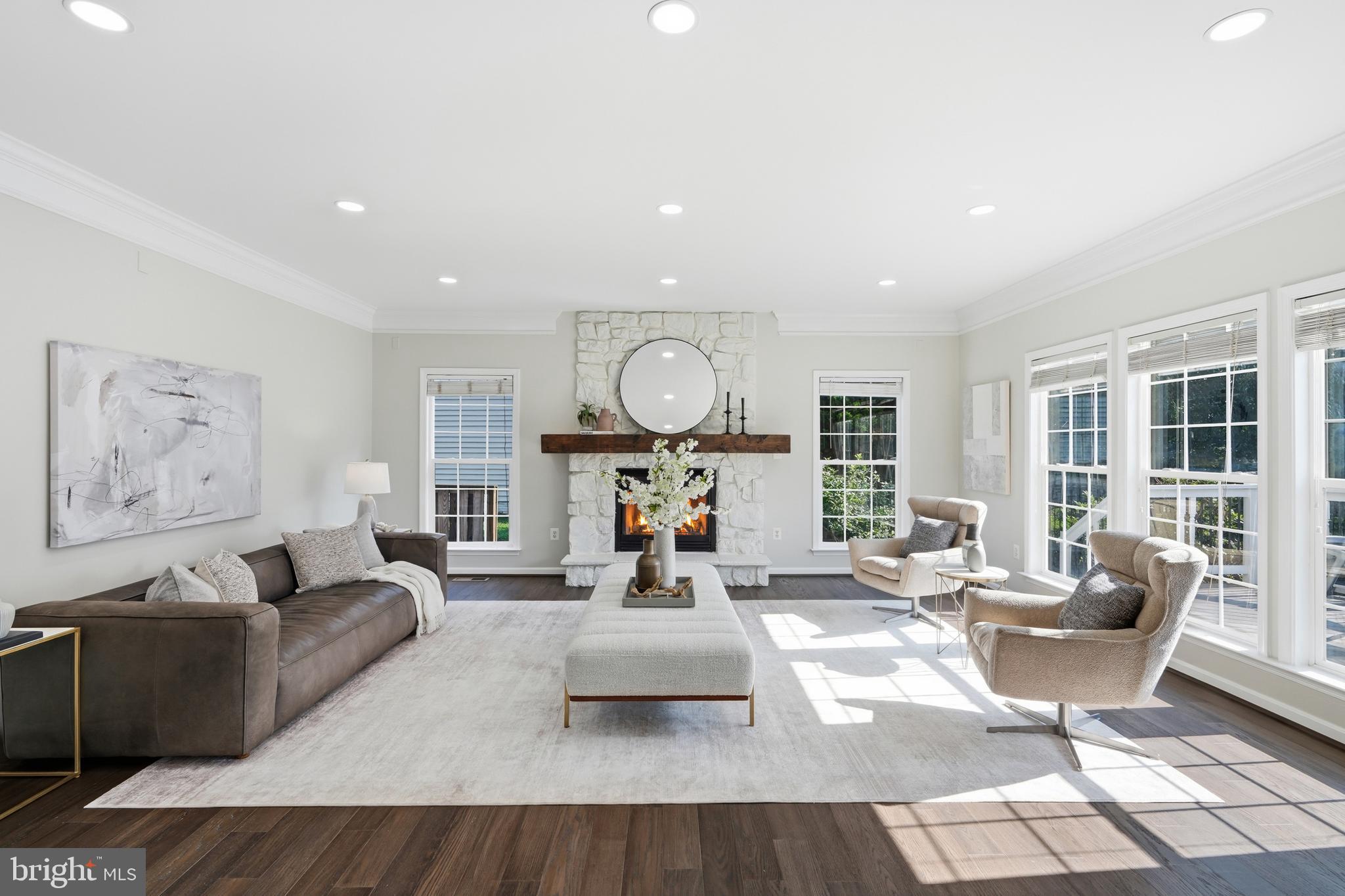 VANTAGE POINTE - Residential
