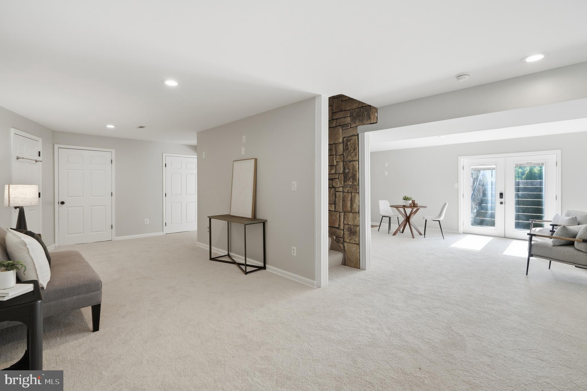 VANTAGE POINTE - Residential