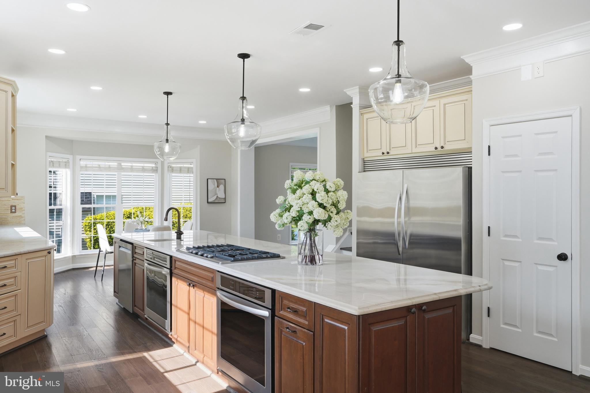 VANTAGE POINTE - Residential