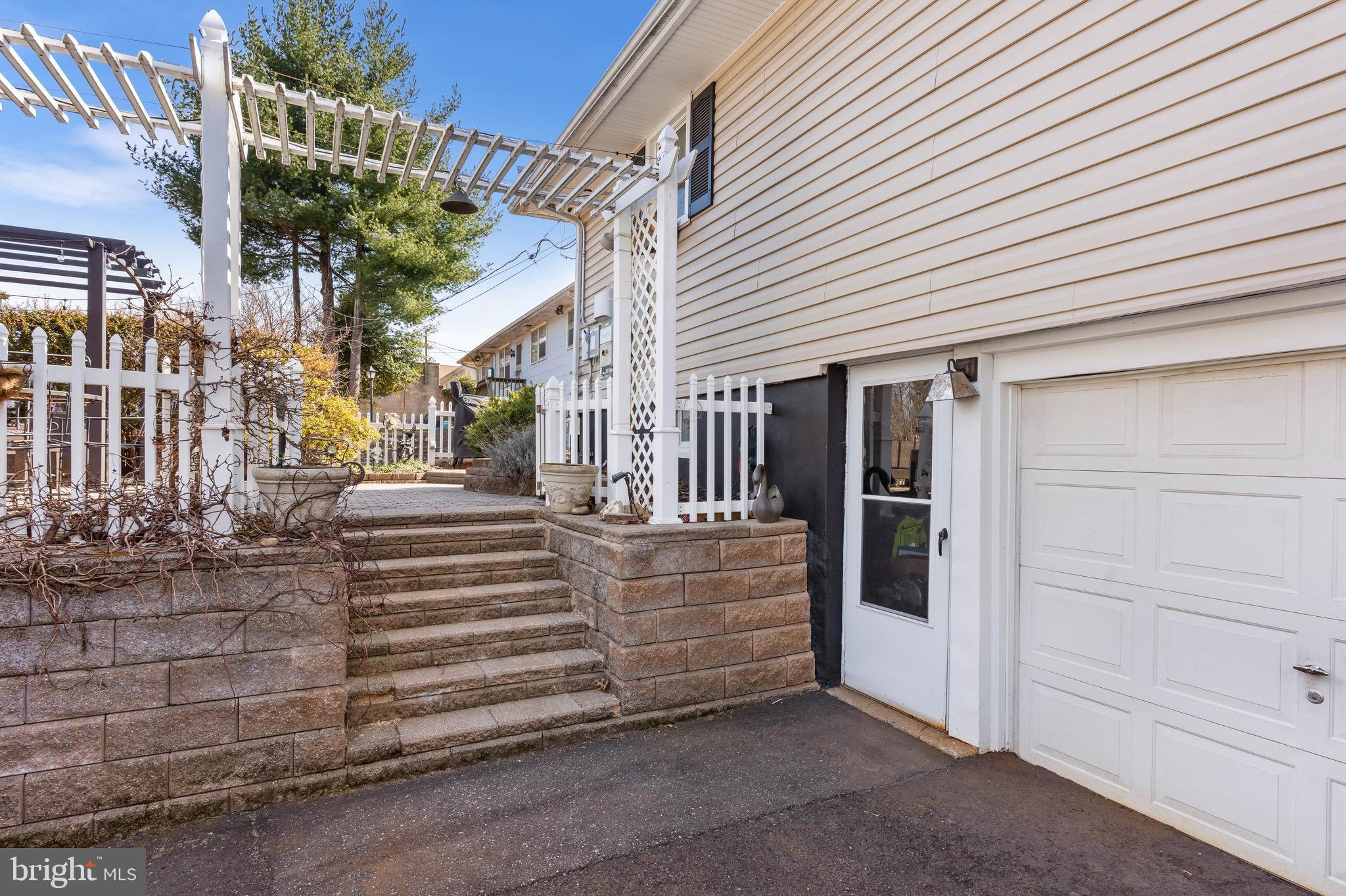 ROSLYN - Residential