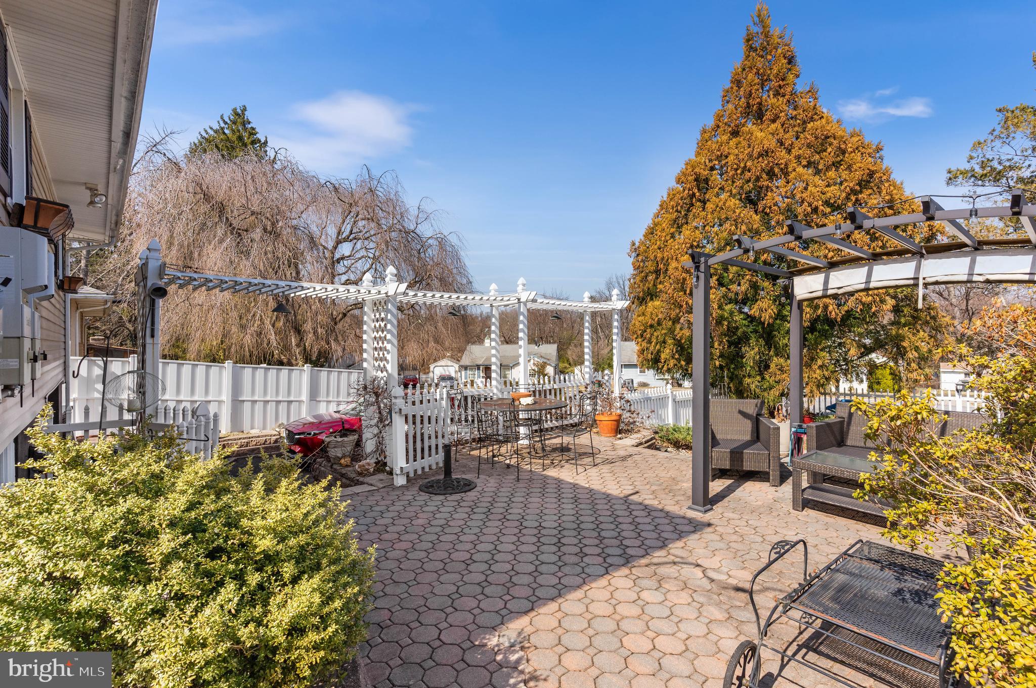 ROSLYN - Residential