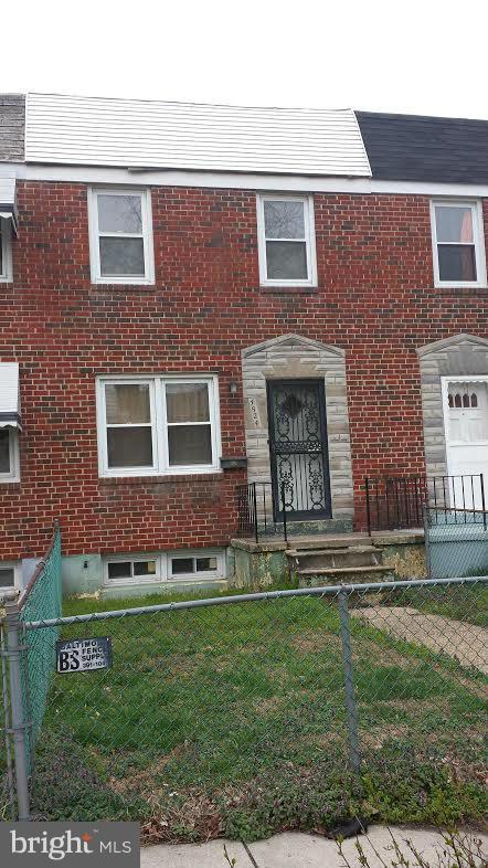 Lovely home on dead end street. 2 nice sized bedrooms on upper level and one on the lower level. Traditional home with hardwood floors, dining room, and lots of light. Nice yard in the rear that can provide parking as well, and front and back are fenced.