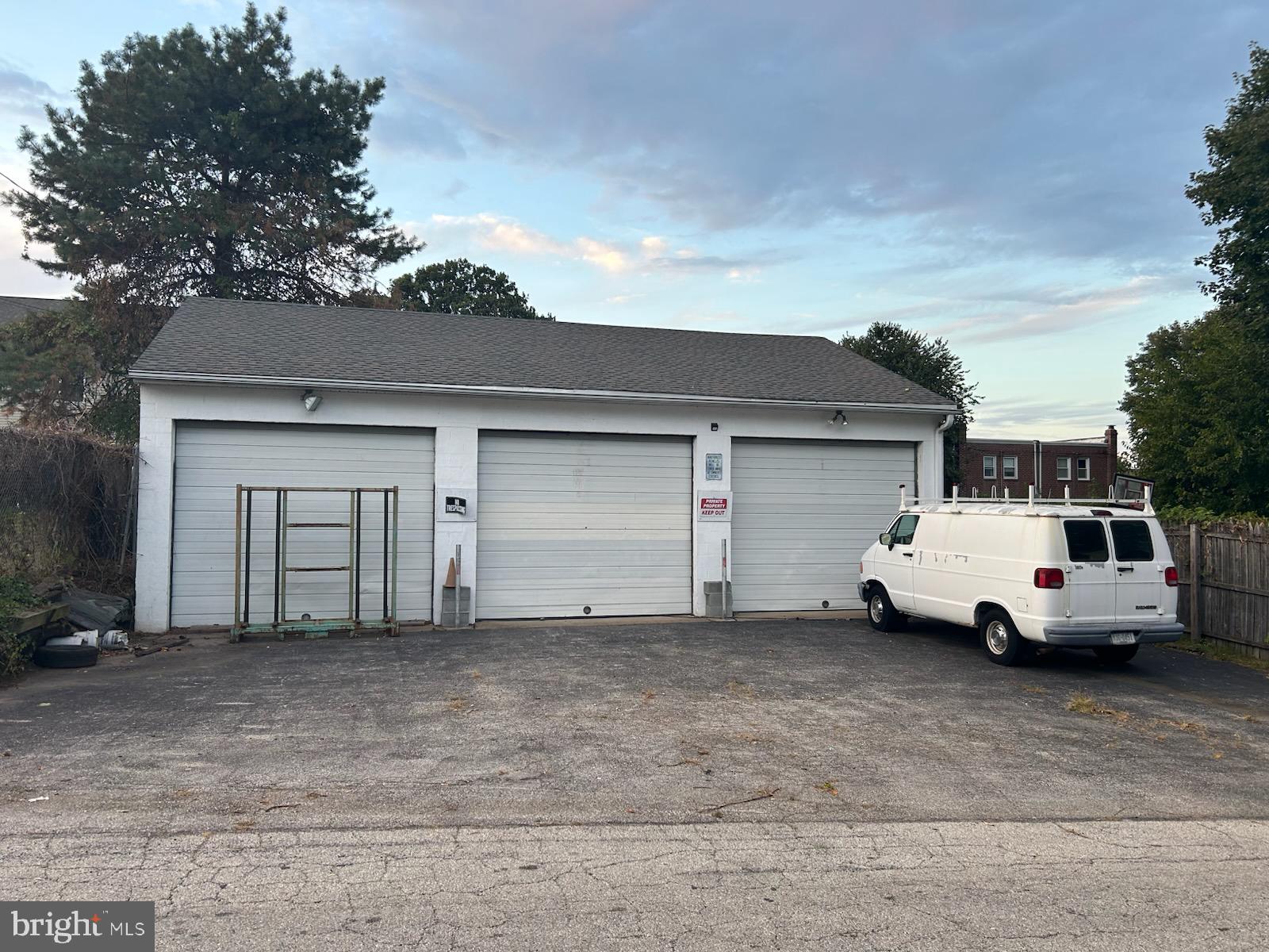 3 Bay garage with electric.  Long term tenant who wishes to stay if you are looking for a tenant.  Will evacuate if necessary.  

Great opportunity for someone that needs storage or looking for an income source.