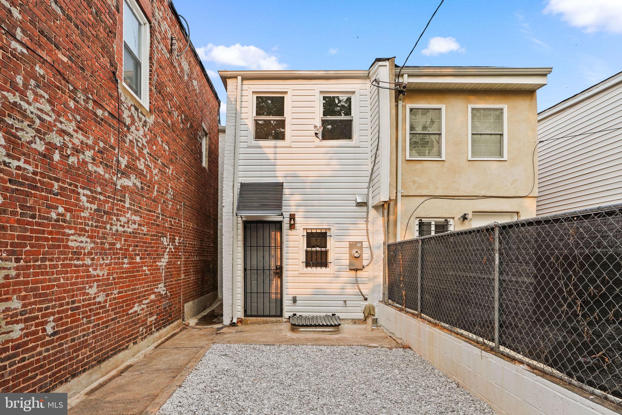 BROADWAY EAST - Residential
