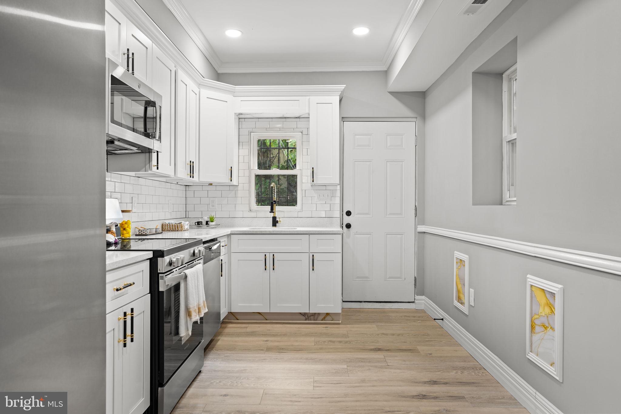 BROADWAY EAST - Residential